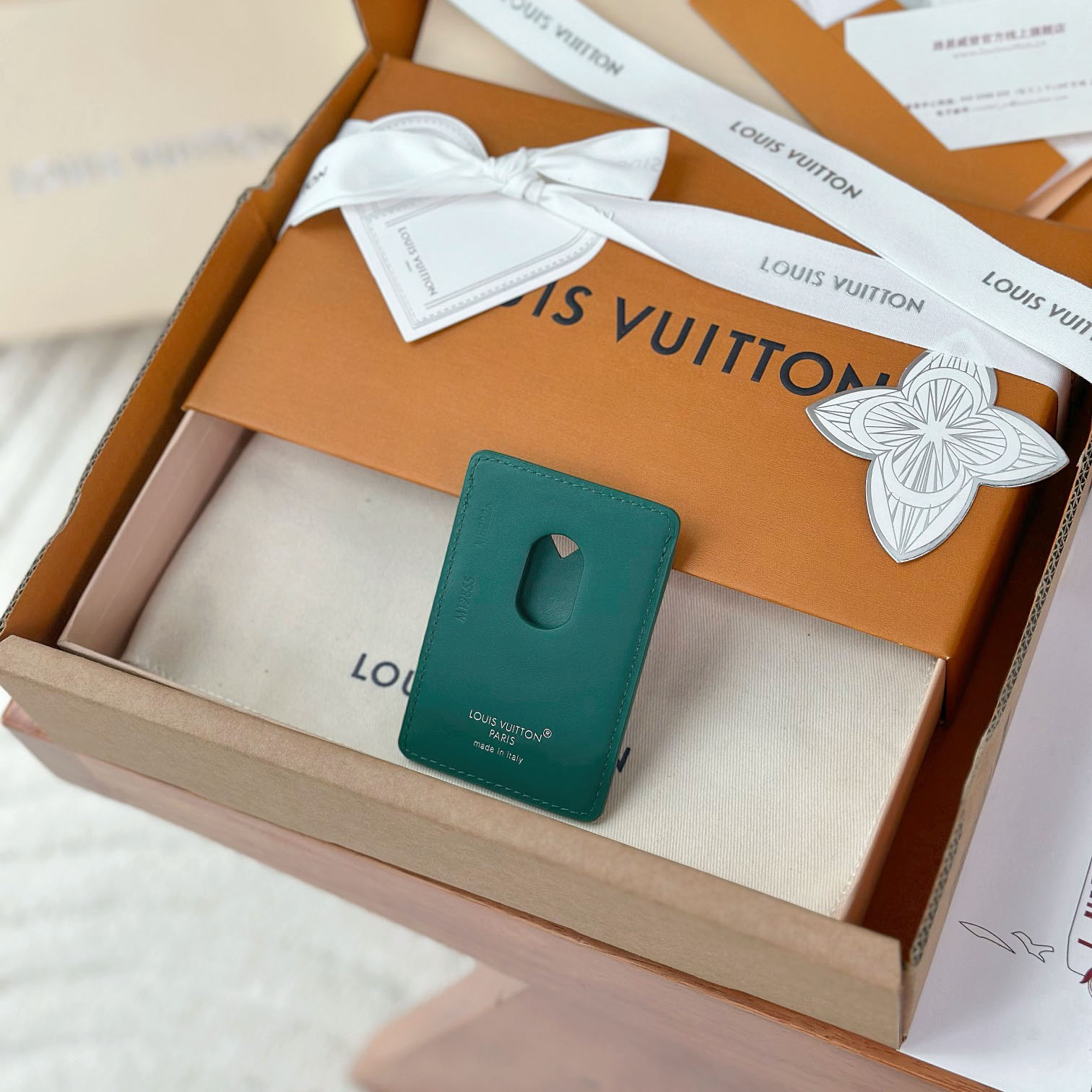 Louis Vuitton Magnetic Card Holder M12855 - DopestKickz