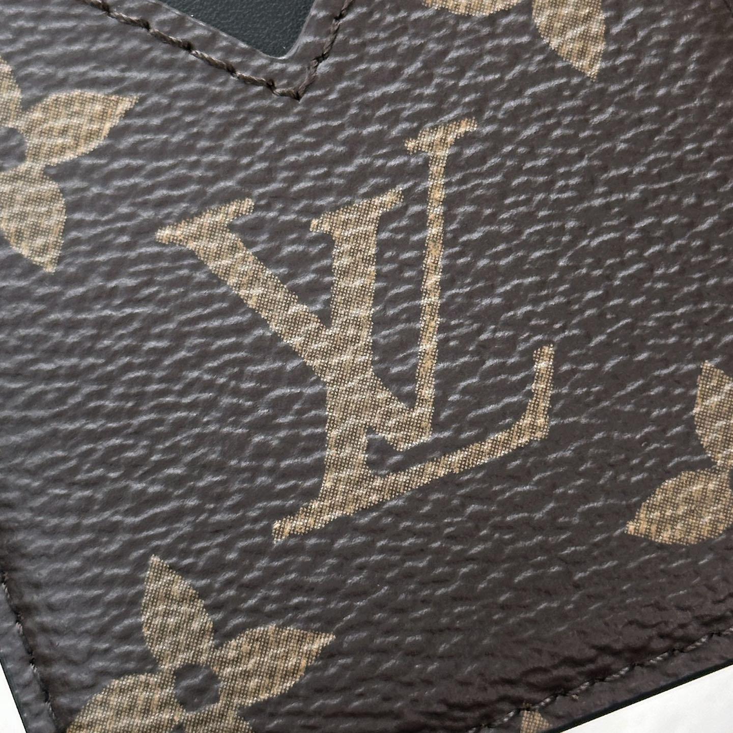 Louis Vuitton Magnetic Card Holder M13185 - DopestKickz