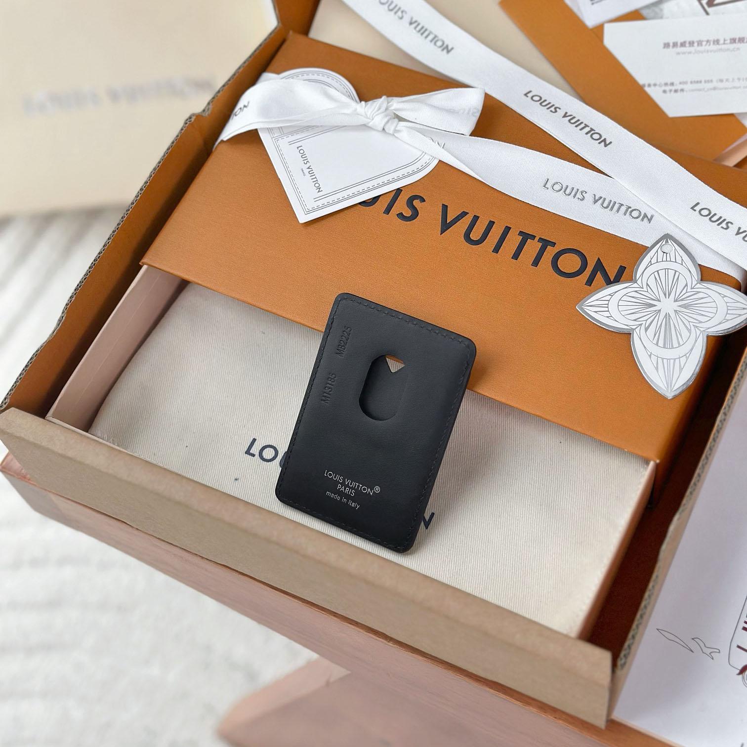 Louis Vuitton Magnetic Card Holder M13185 - DopestKickz