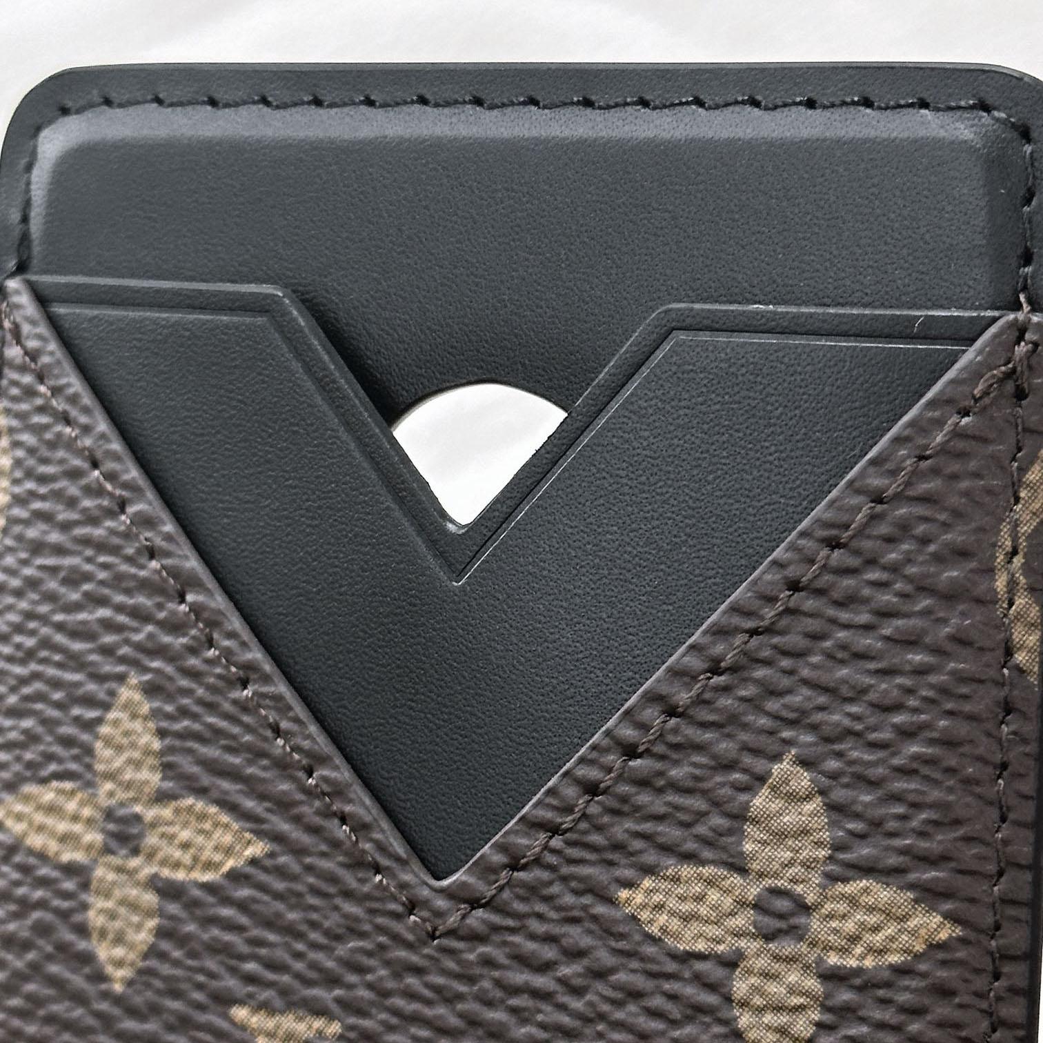 Louis Vuitton Magnetic Card Holder M13185 - DopestKickz