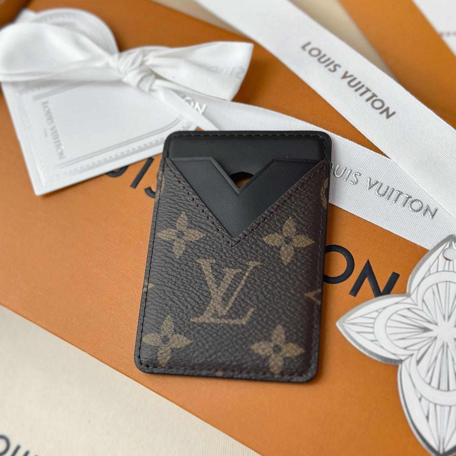 Louis Vuitton Magnetic Card Holder M13185 - DopestKickz