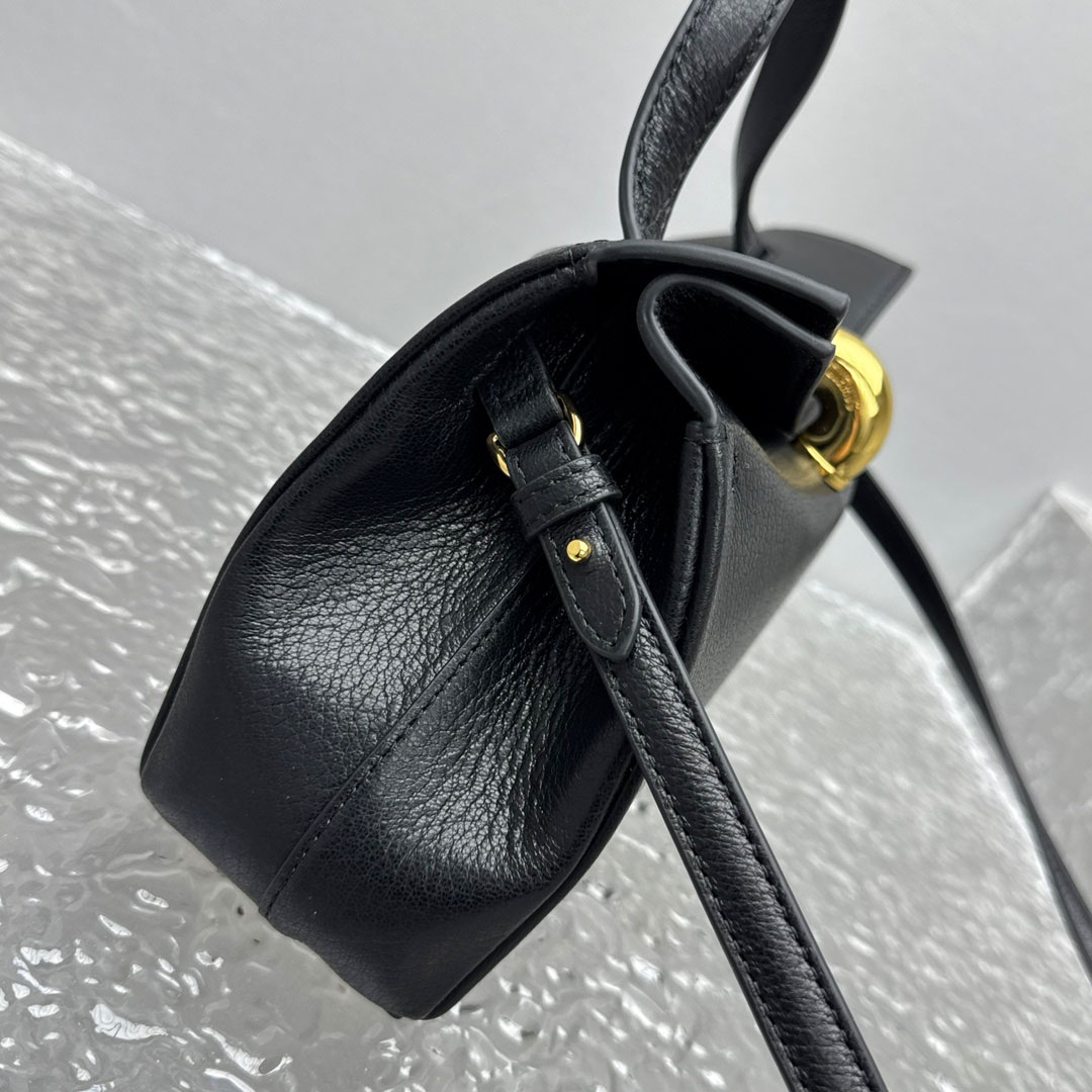 Jacquemus Small Valerie Bag - DopestKickz