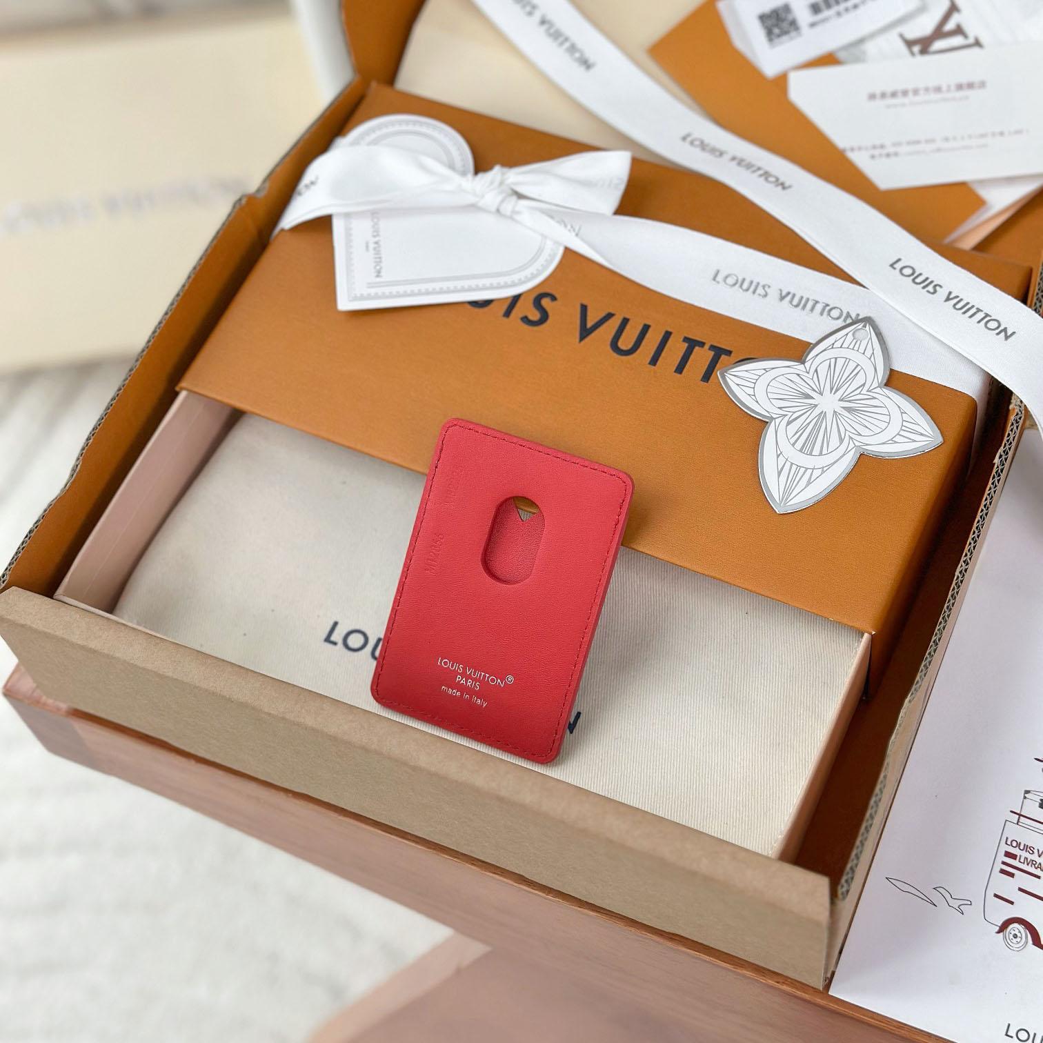 Louis Vuitton Magnetic Card Holder M12856 - DopestKickz