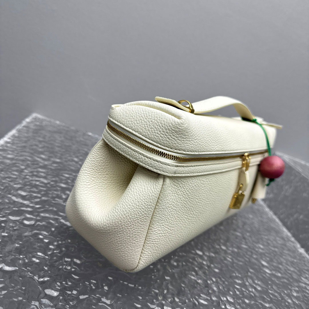 Loro Piana Extra Softy Bag L33  - DopestKickz