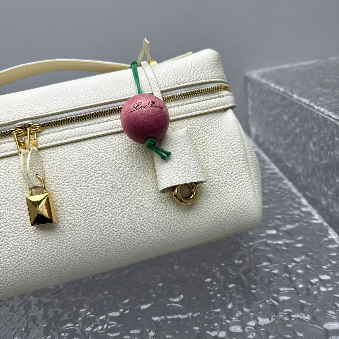 Loro Piana Extra Softy Bag L33  - DopestKickz