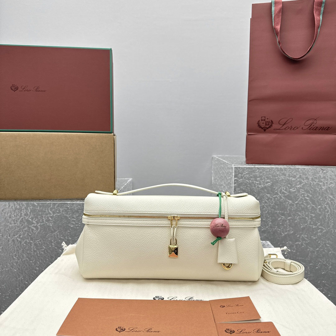 Loro Piana Extra Softy Bag L33  - DopestKickz