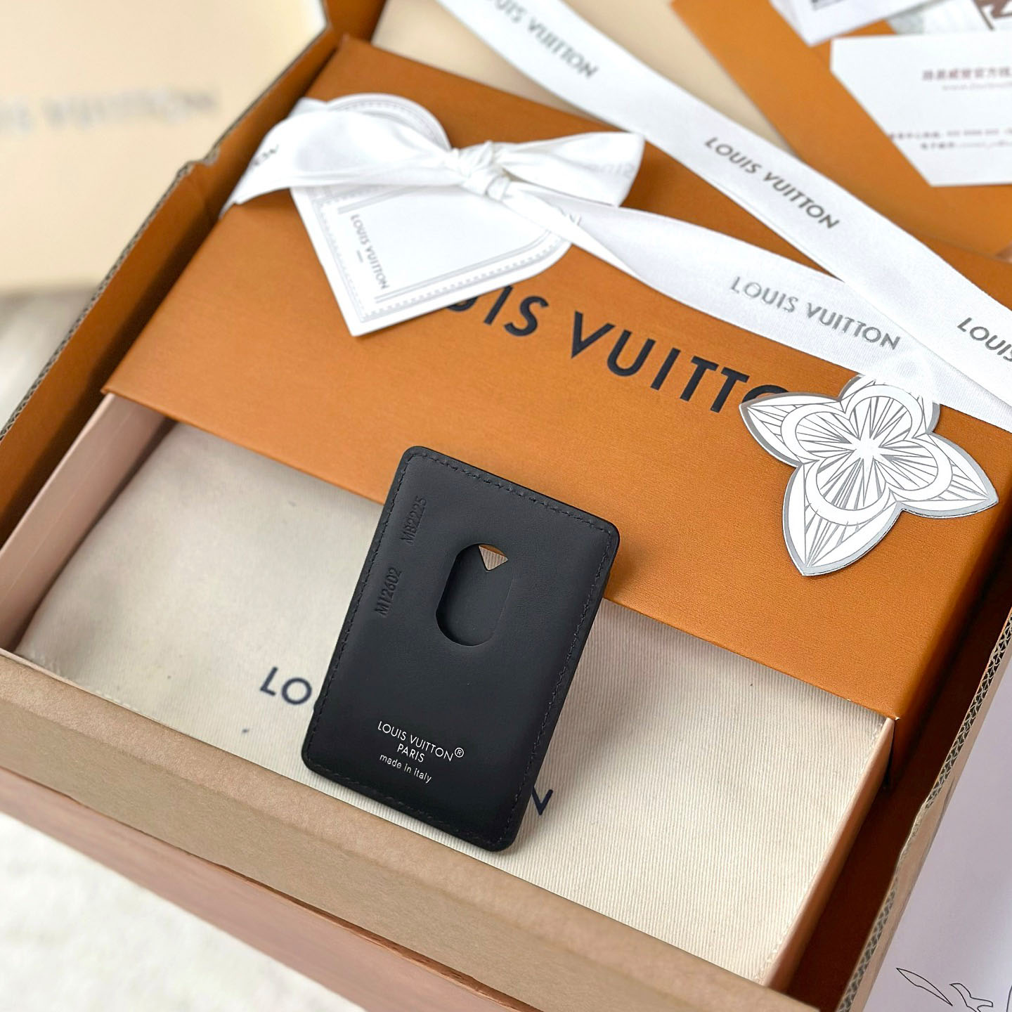 Louis Vuitton Magnetic Card Holder M12602 - DopestKickz