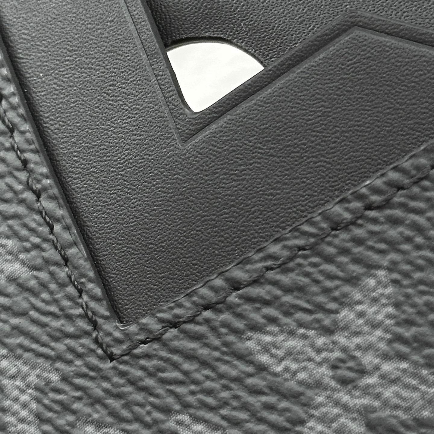 Louis Vuitton Magnetic Card Holder M12602 - DopestKickz