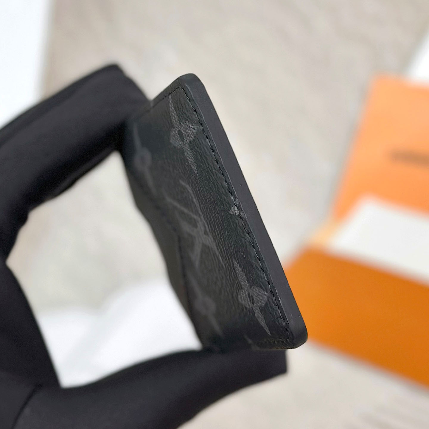 Louis Vuitton Magnetic Card Holder M12602 - DopestKickz