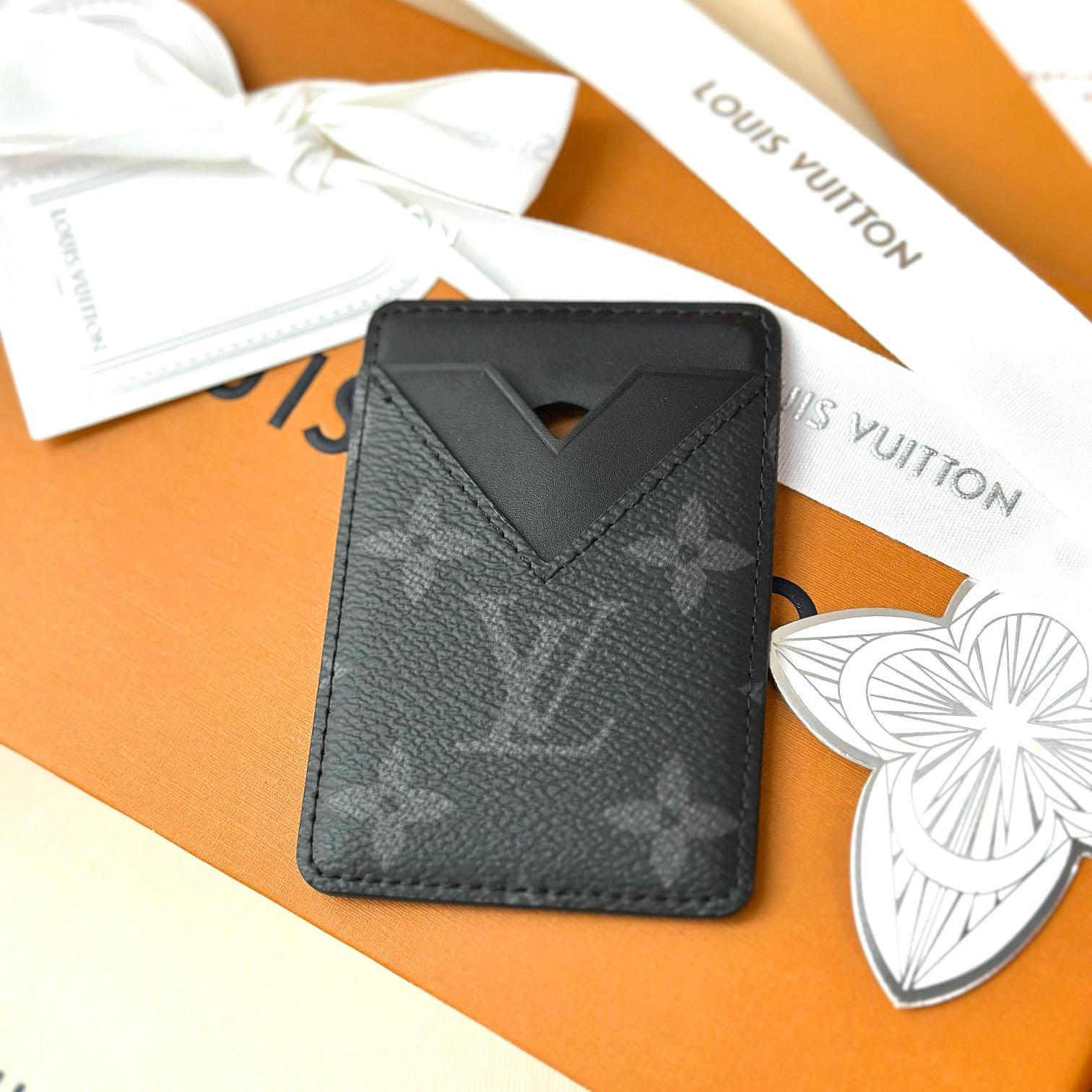 Louis Vuitton Magnetic Card Holder M12602 - DopestKickz
