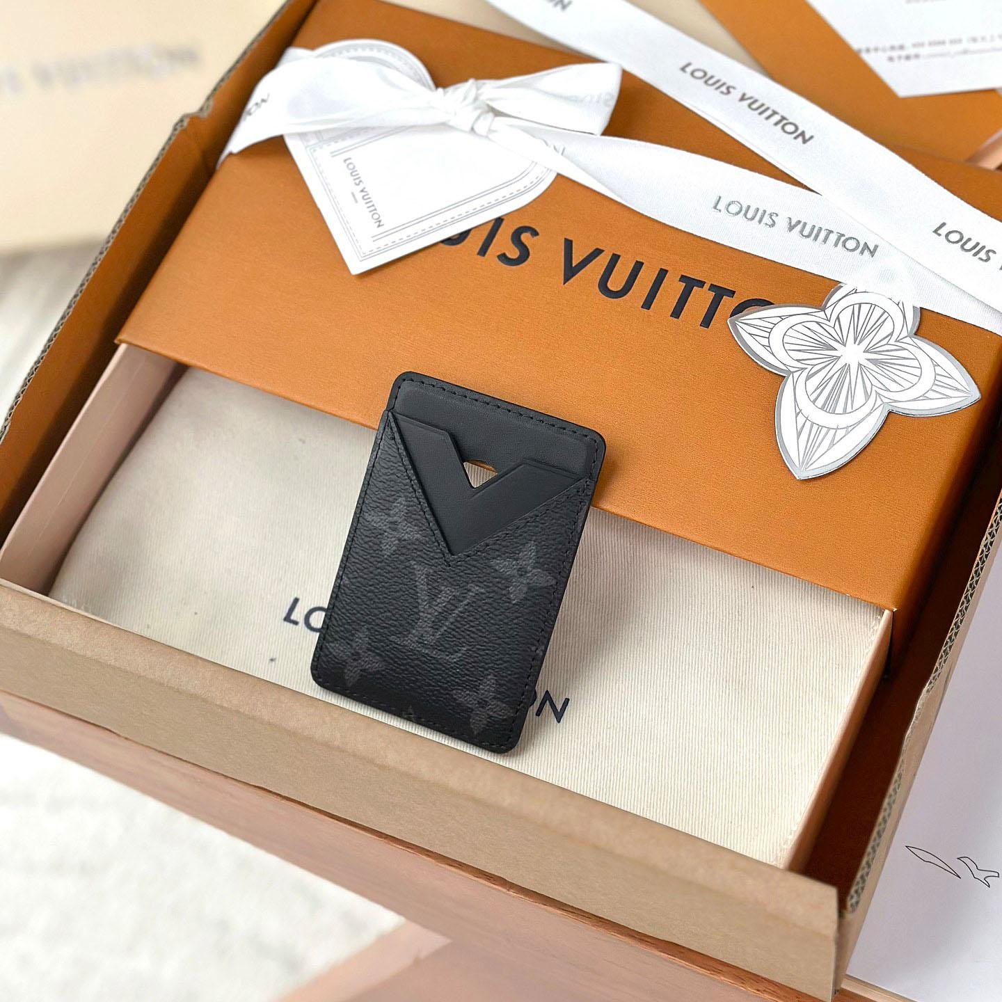 Louis Vuitton Magnetic Card Holder M12602 - DopestKickz