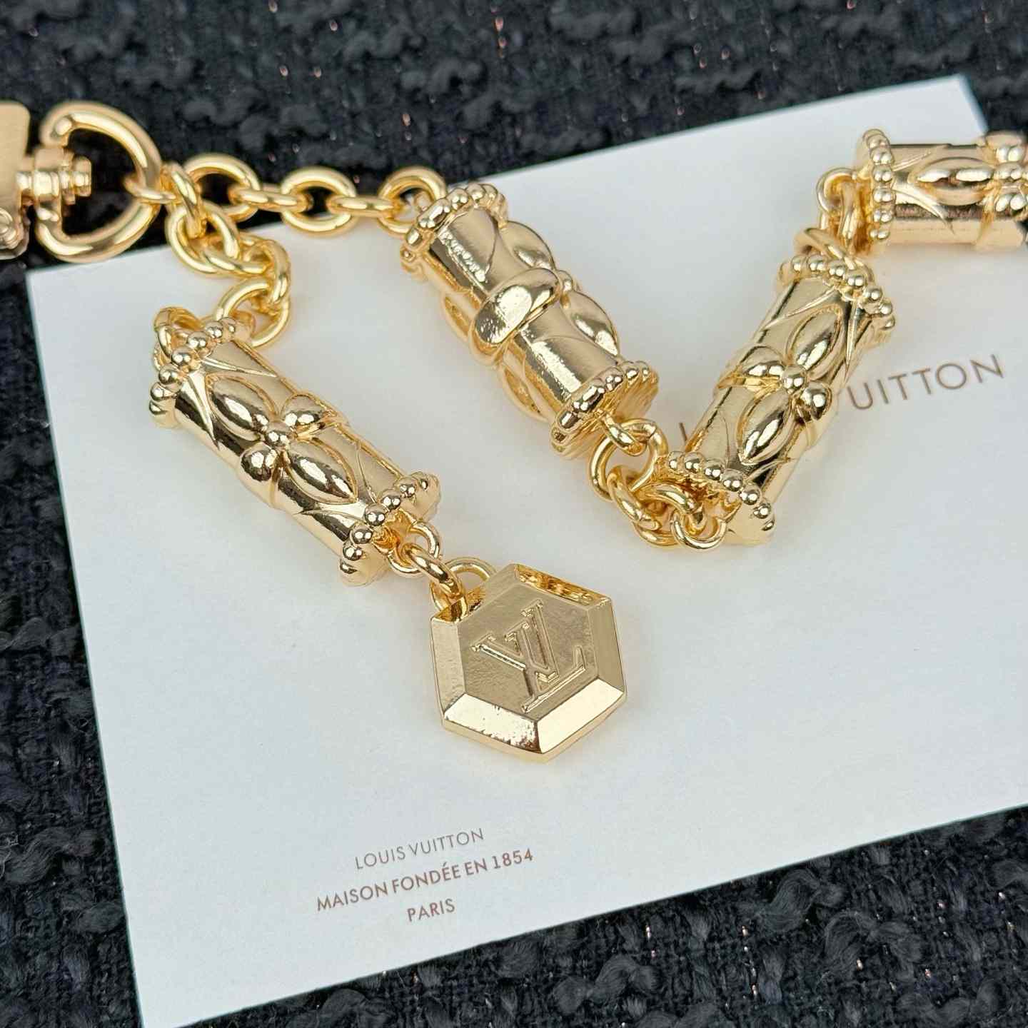 Louis Vuitton LV Flower Links Chain Belt   M03687 - DopestKickz
