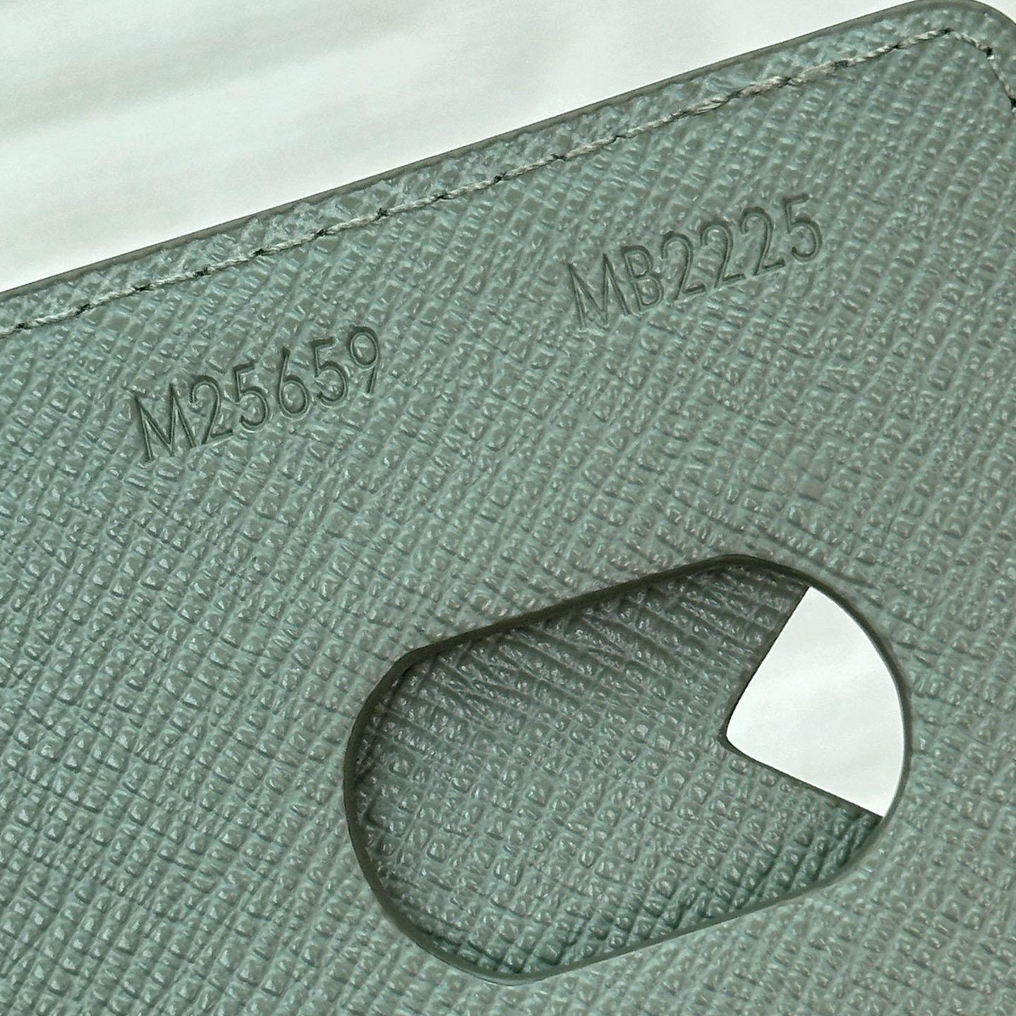 Louis Vuitton Magnetic Card Holder M25659 - DopestKickz