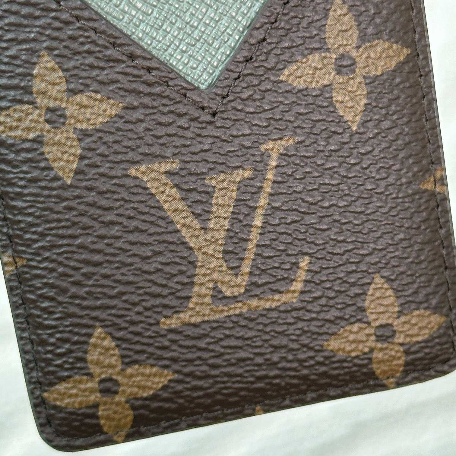 Louis Vuitton Magnetic Card Holder M25659 - DopestKickz