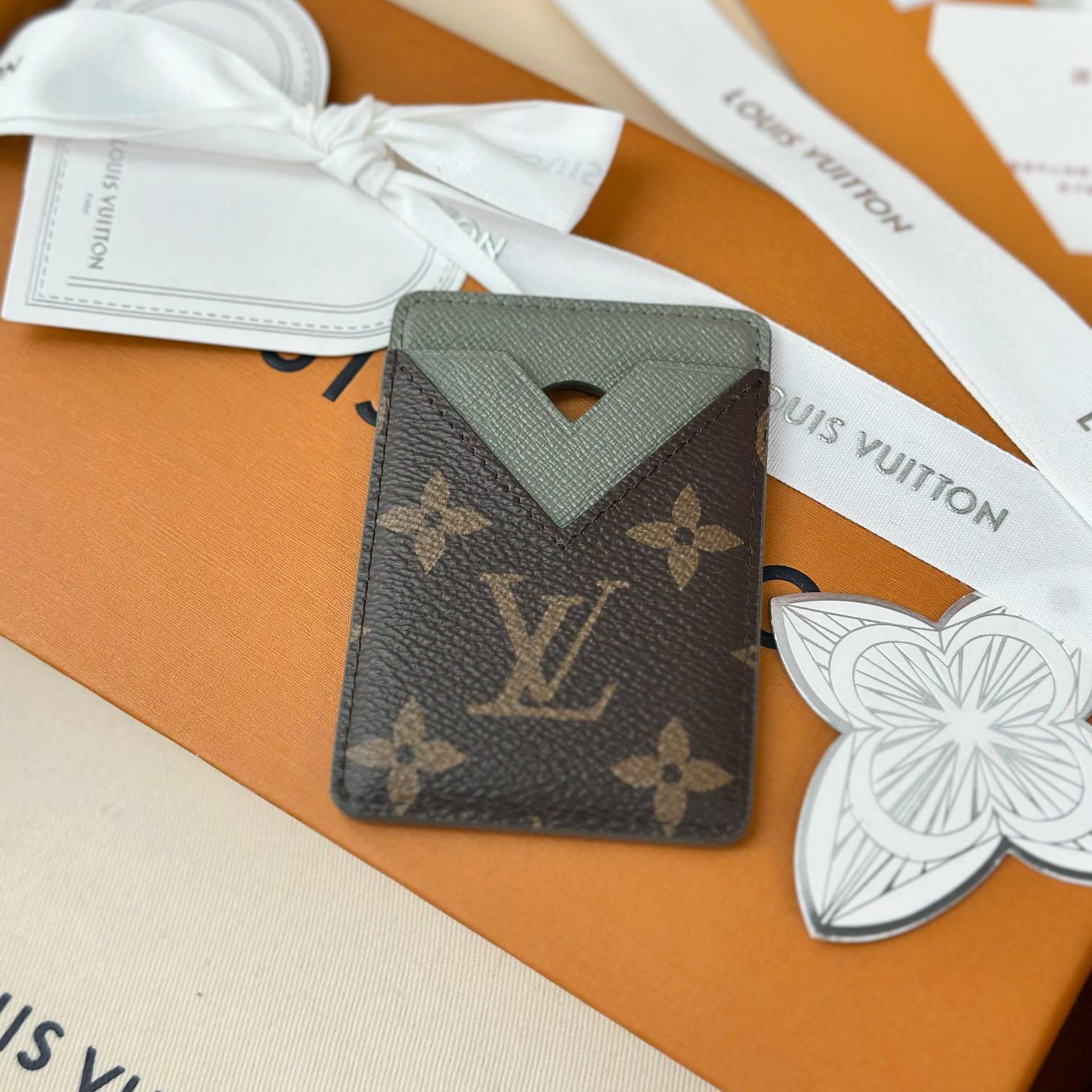 Louis Vuitton Magnetic Card Holder M25659 - DopestKickz