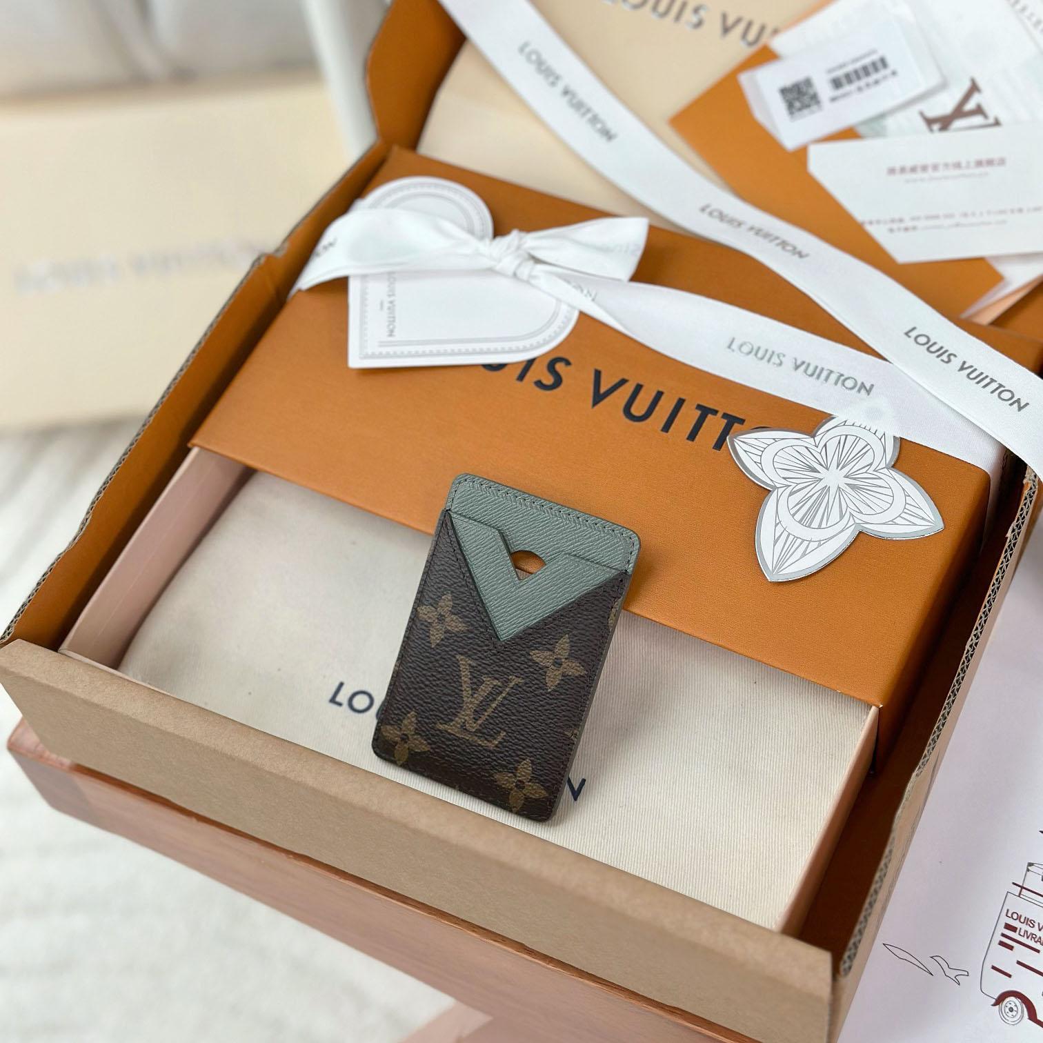 Louis Vuitton Magnetic Card Holder M25659 - DopestKickz