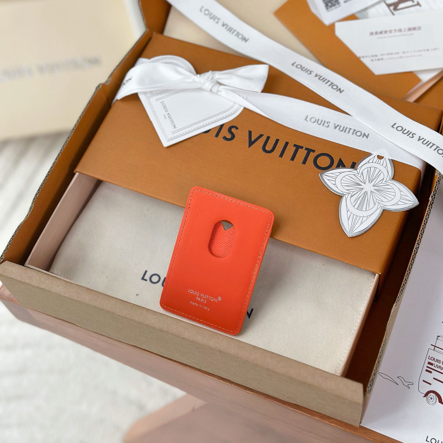 Louis Vuitton Magnetic Card Holder M26028 - DopestKickz