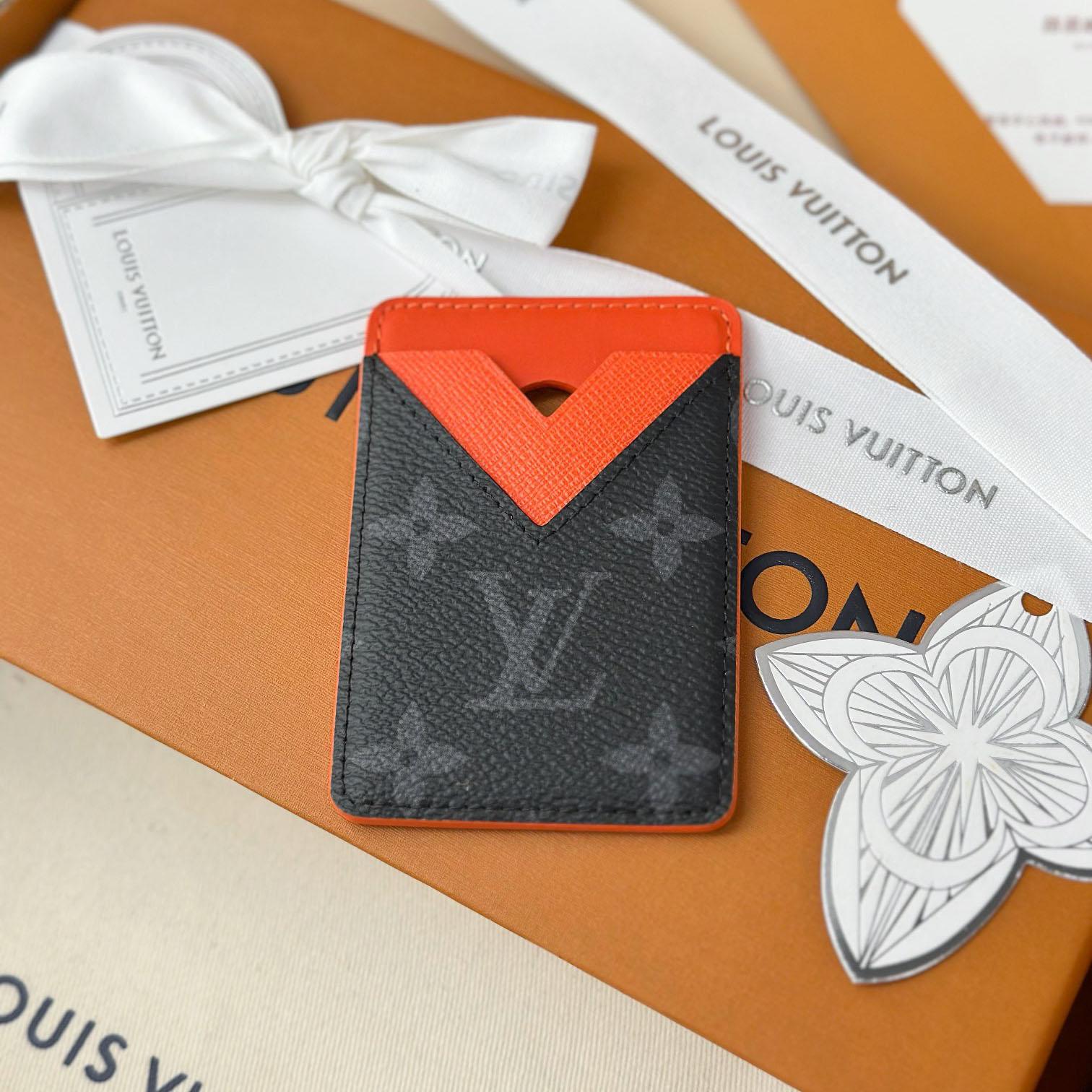 Louis Vuitton Magnetic Card Holder M26028 - DopestKickz
