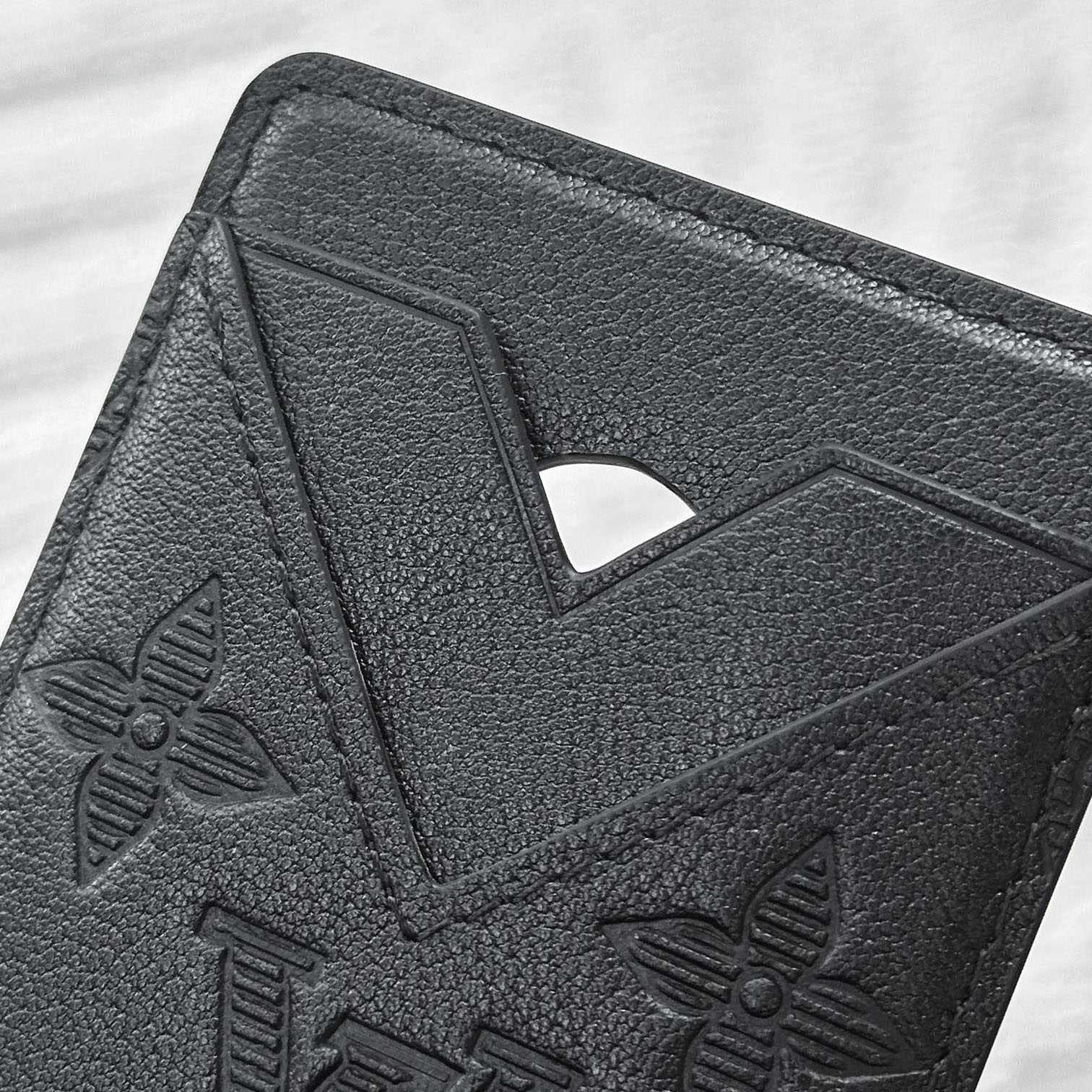 Louis Vuitton Magnetic Card Holder M26738 - DopestKickz