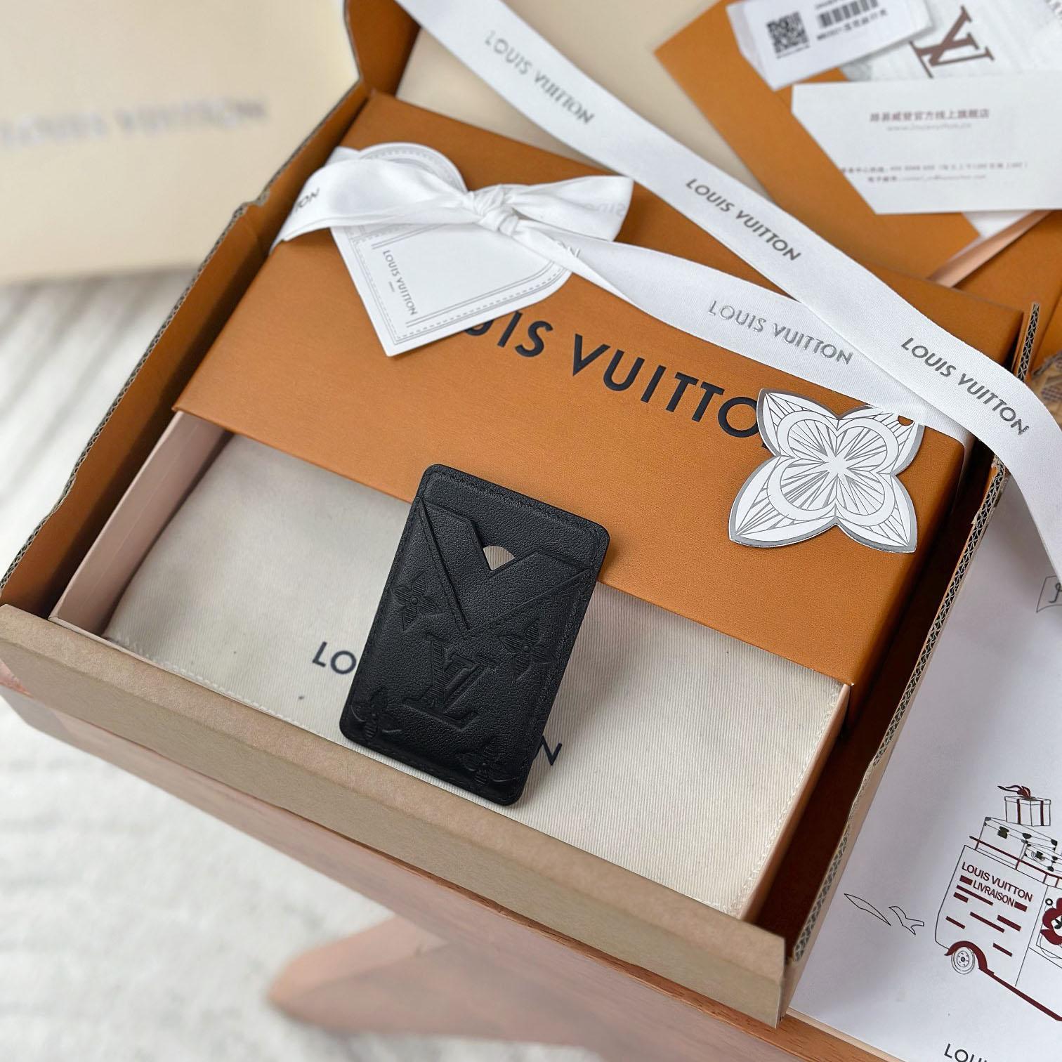 Louis Vuitton Magnetic Card Holder M26738 - DopestKickz