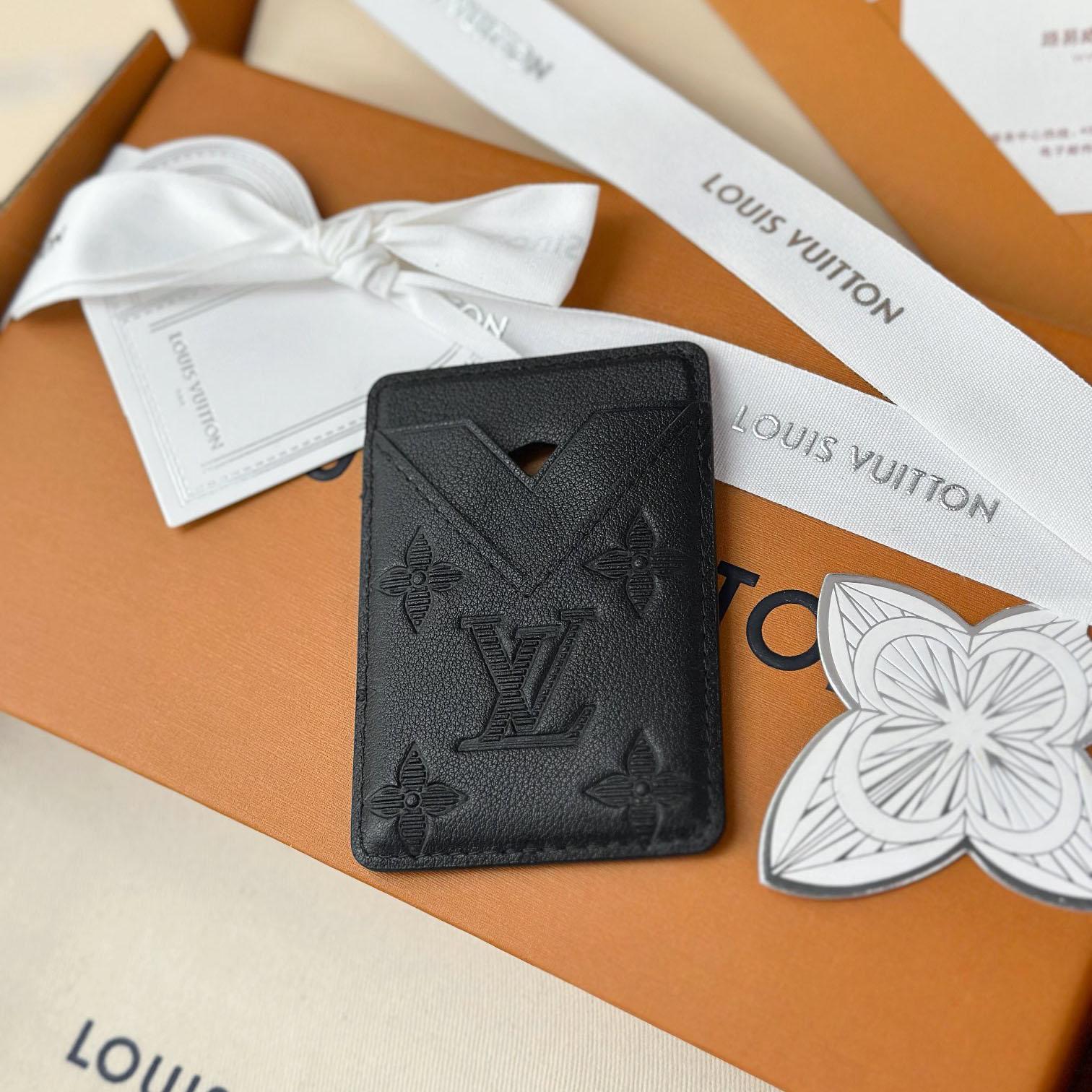 Louis Vuitton Magnetic Card Holder M26738 - DopestKickz