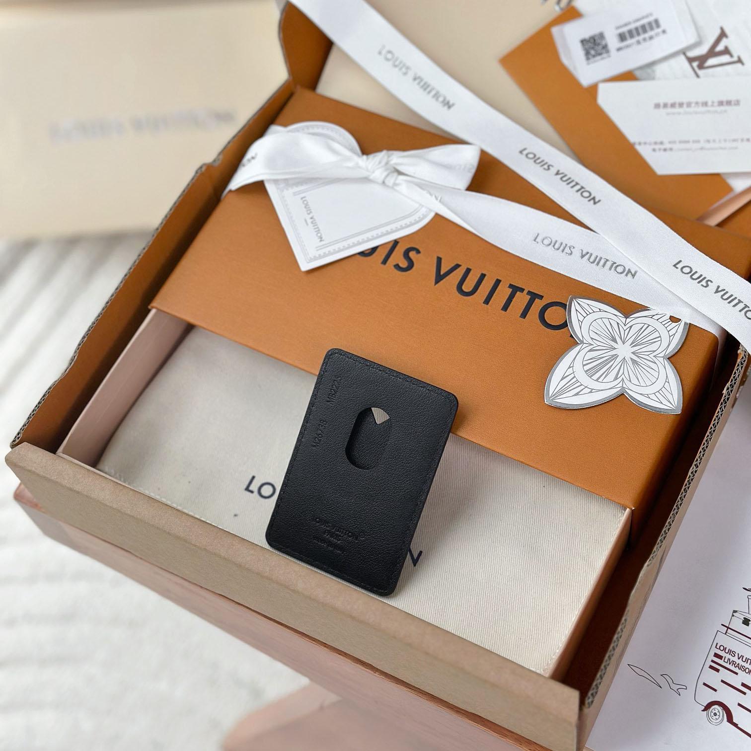 Louis Vuitton Magnetic Card Holder M26738 - DopestKickz