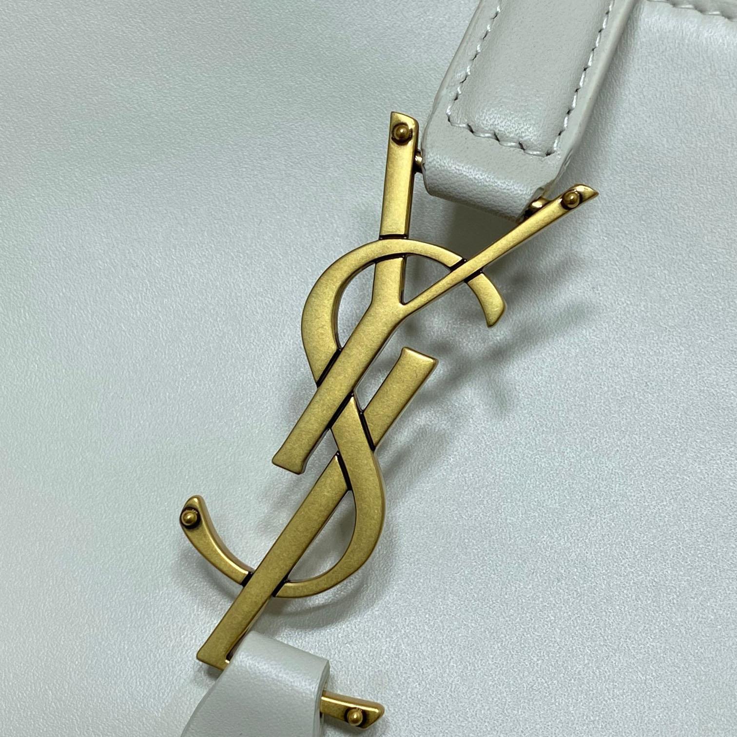 Saint Laurent Le 5 À 7 Hobo Bag 'Crema Soft' - DopestKickz