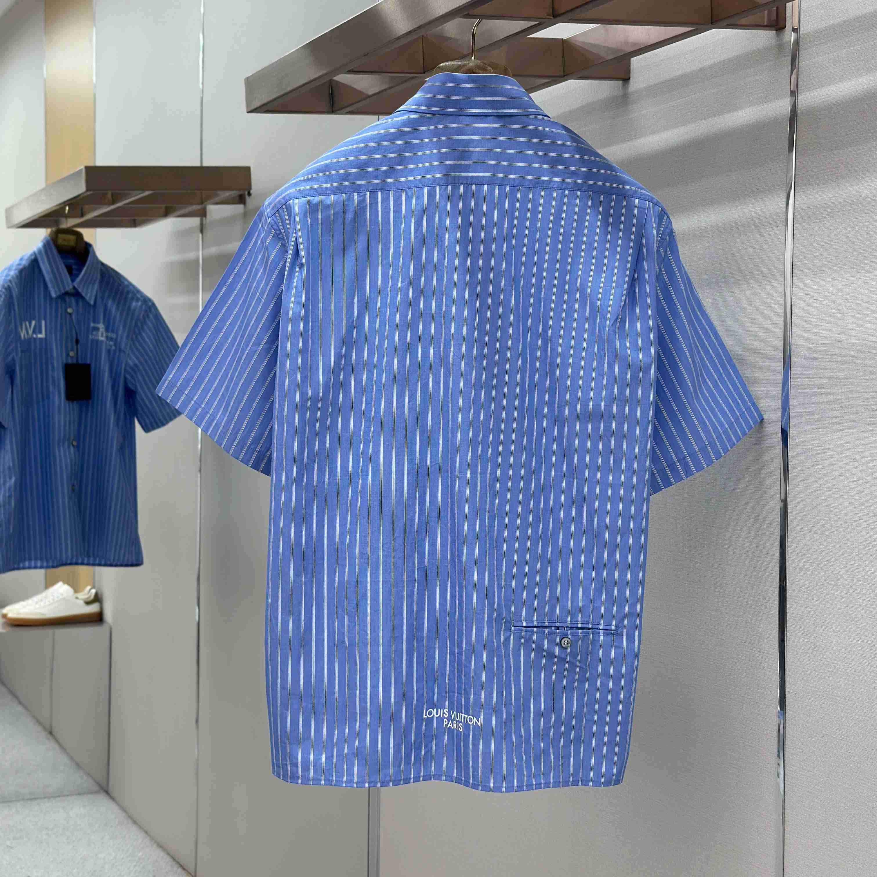 Louis Vuitton Short-Sleeved Shirt 1AJURK - DopestKickz