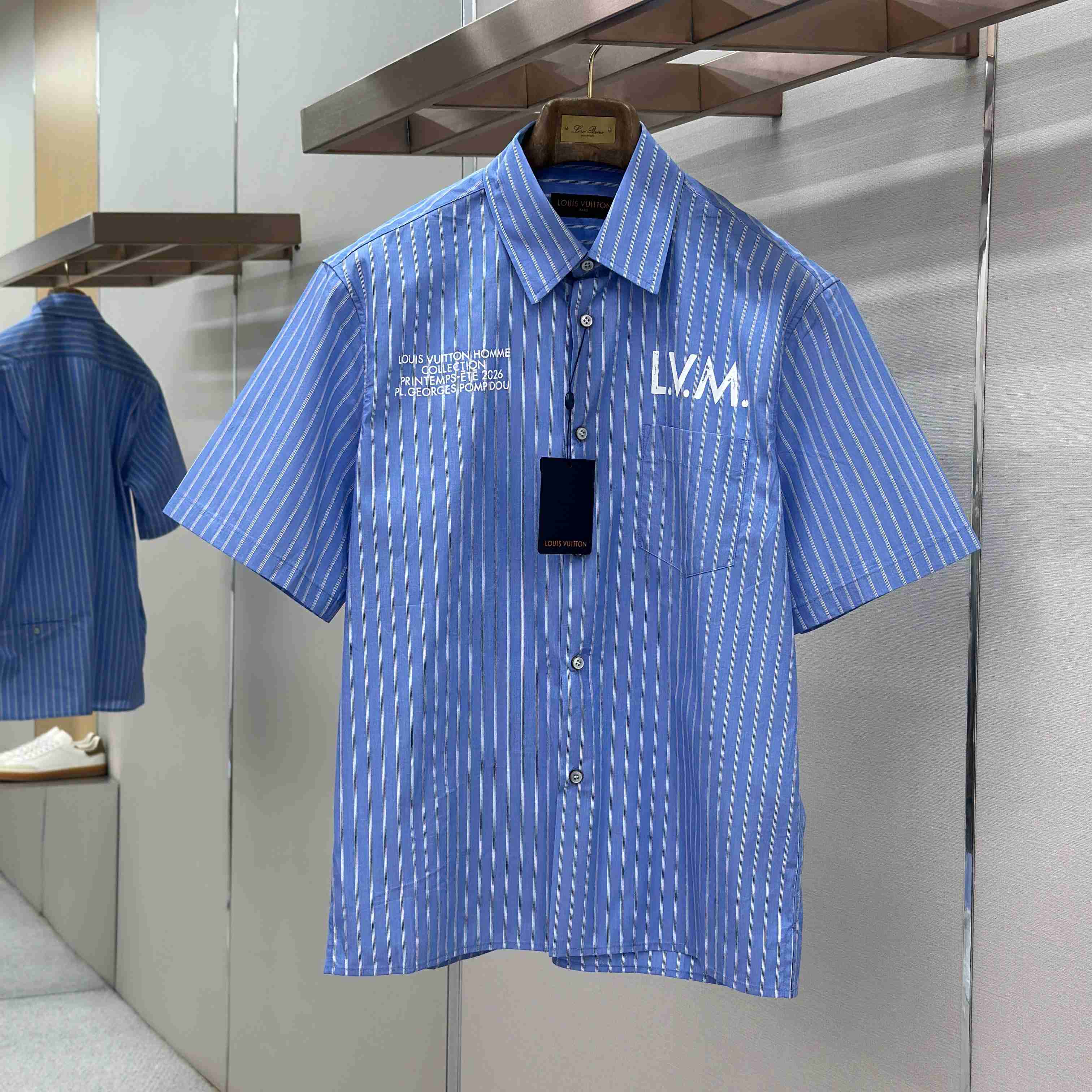 Louis Vuitton Short-Sleeved Shirt 1AJURK - DopestKickz