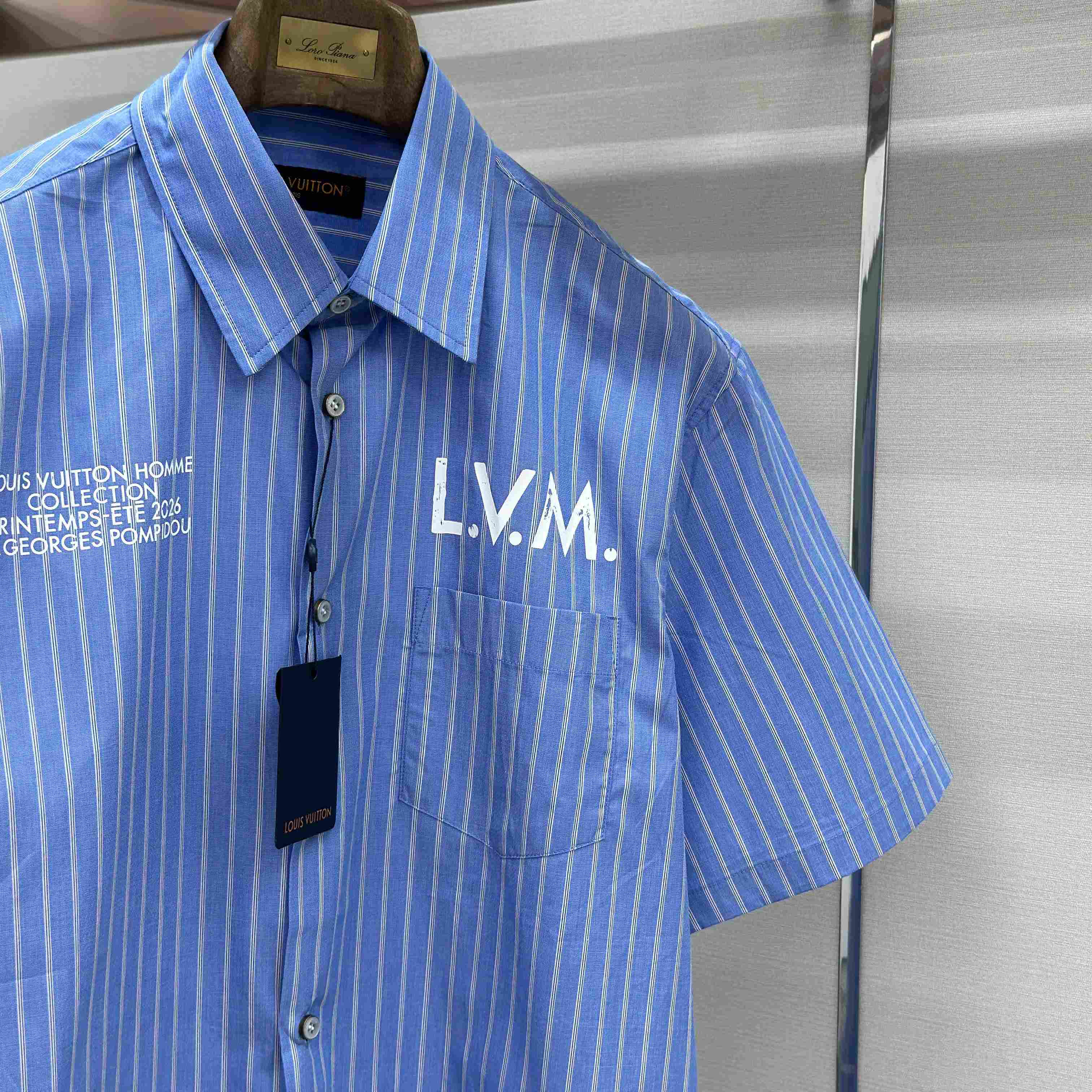 Louis Vuitton Short-Sleeved Shirt 1AJURK - DopestKickz