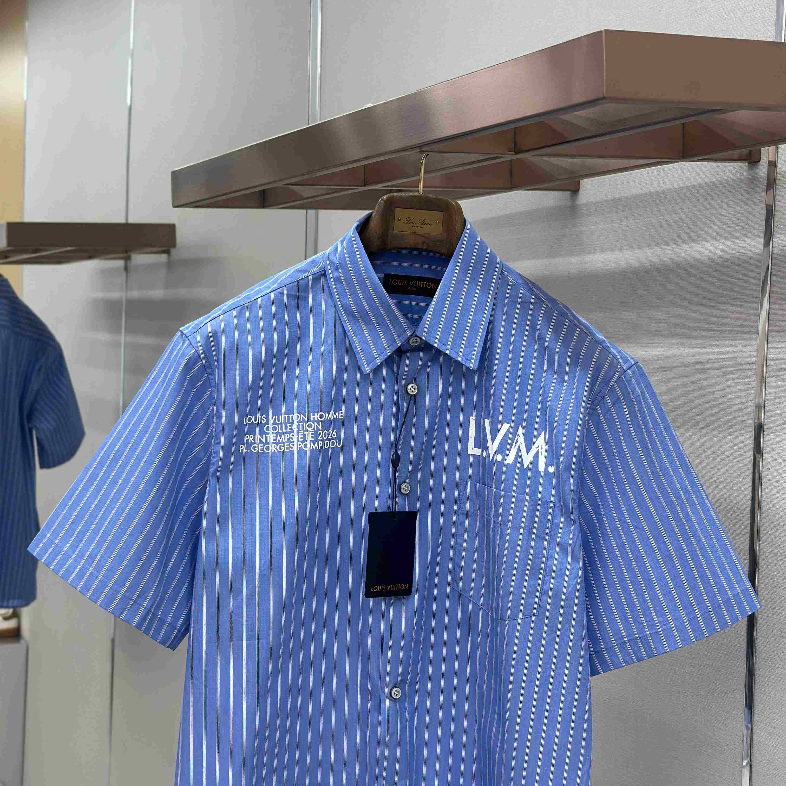 Louis Vuitton Short-Sleeved Shirt 1AJURK - DopestKickz