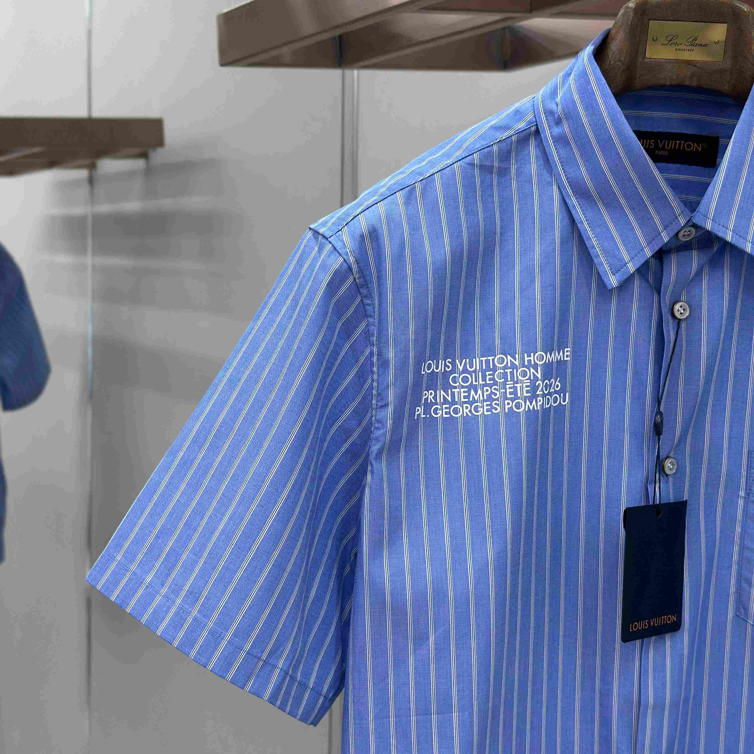 Louis Vuitton Short-Sleeved Shirt 1AJURK - DopestKickz