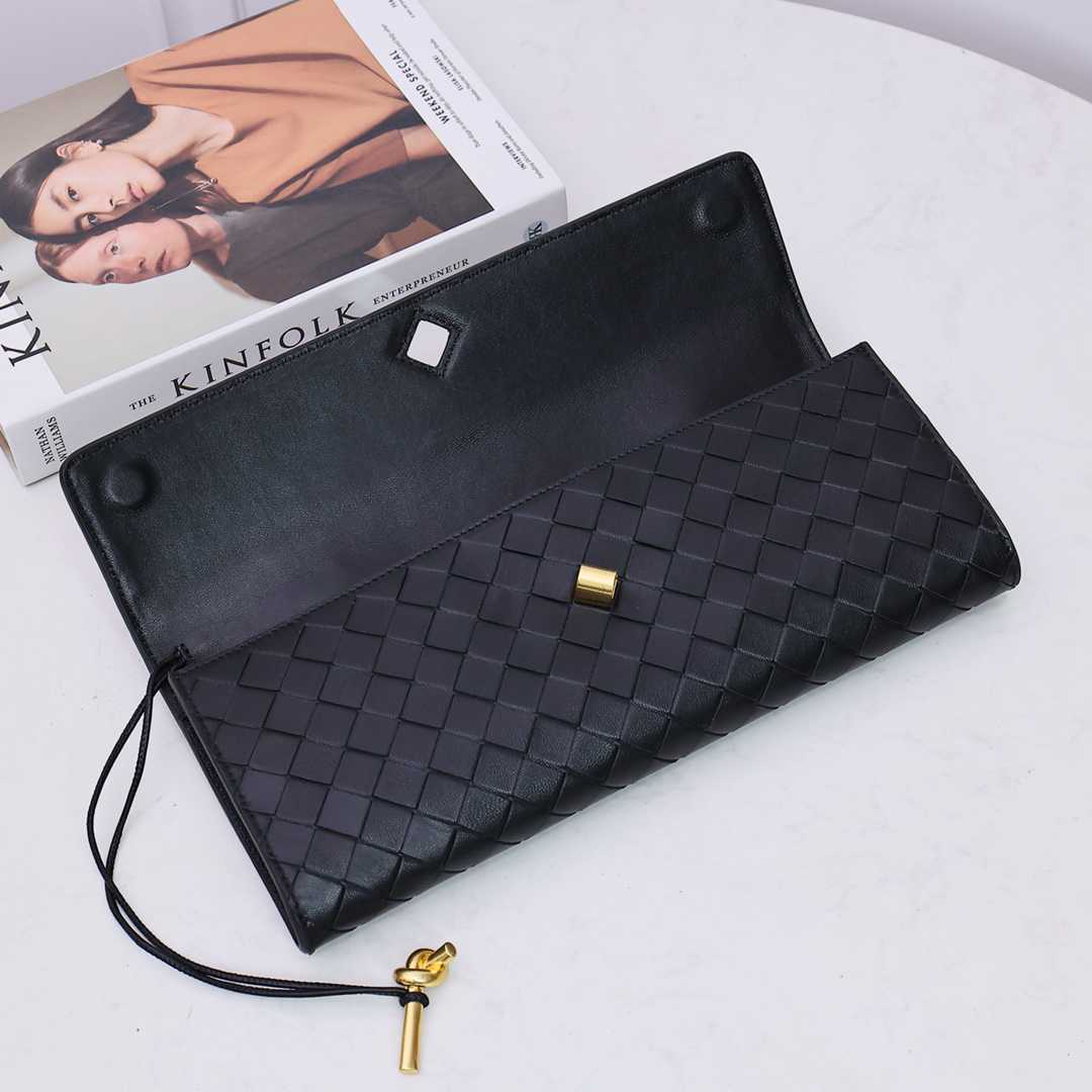 Bottega Veneta Andiamo Clutch 31*13*3cm - DopestKickz
