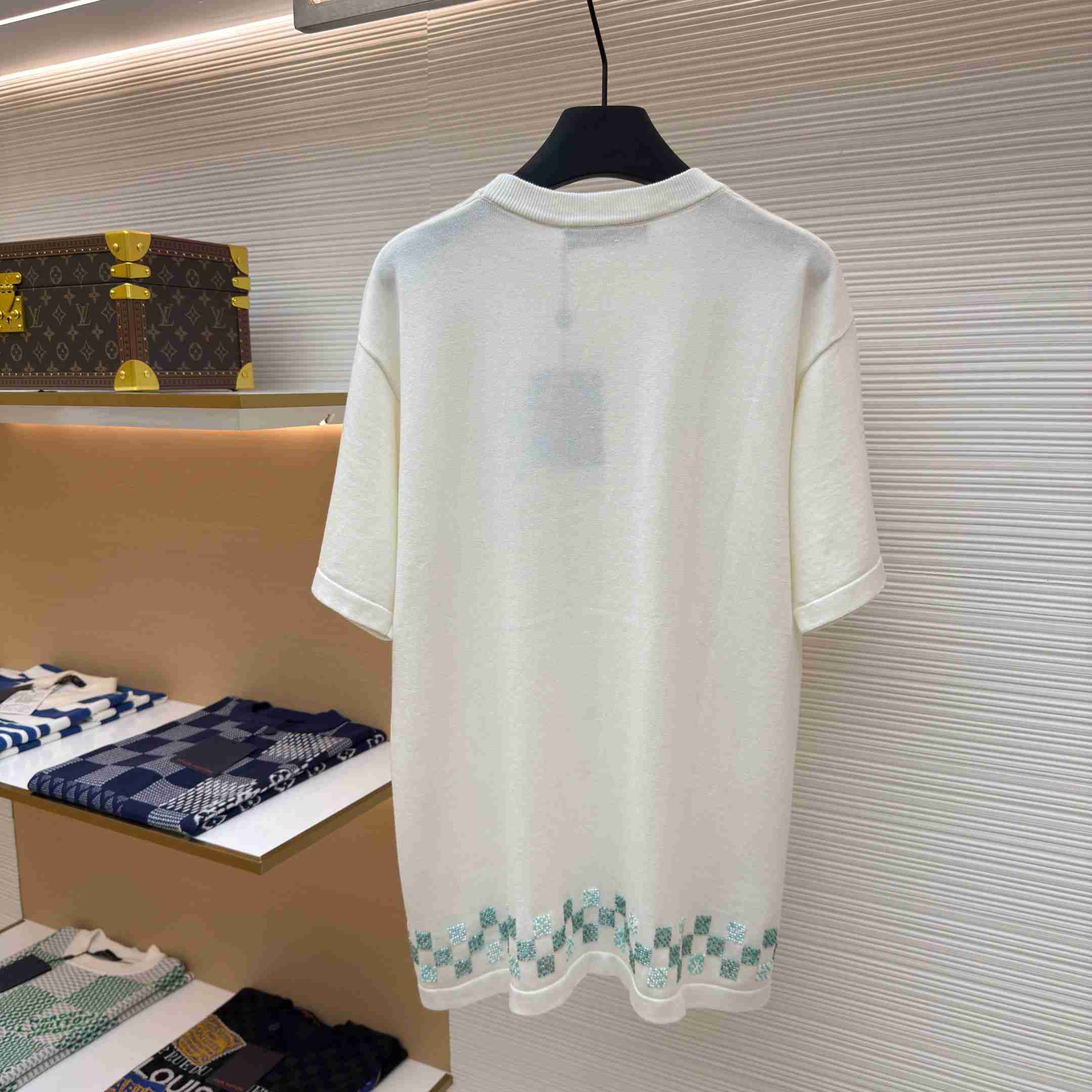 Louis Vuitton Embellished Short-Sleeved Crewneck 1AHVO9 - DopestKickz