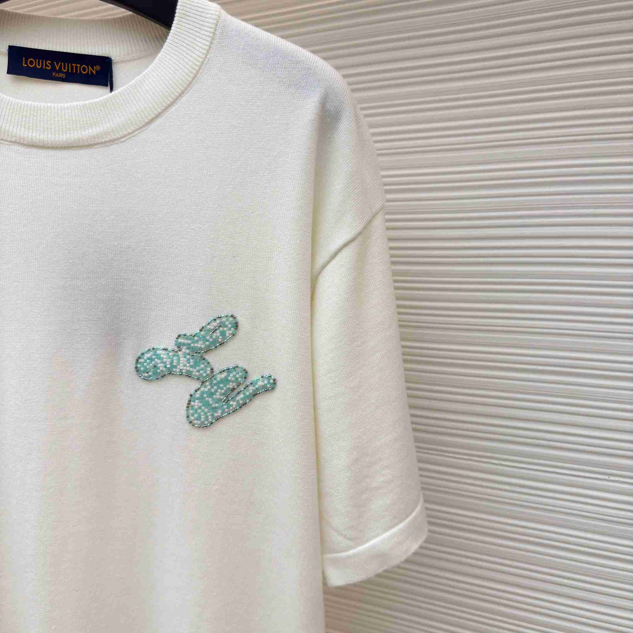 Louis Vuitton Embellished Short-Sleeved Crewneck 1AHVO9 - DopestKickz