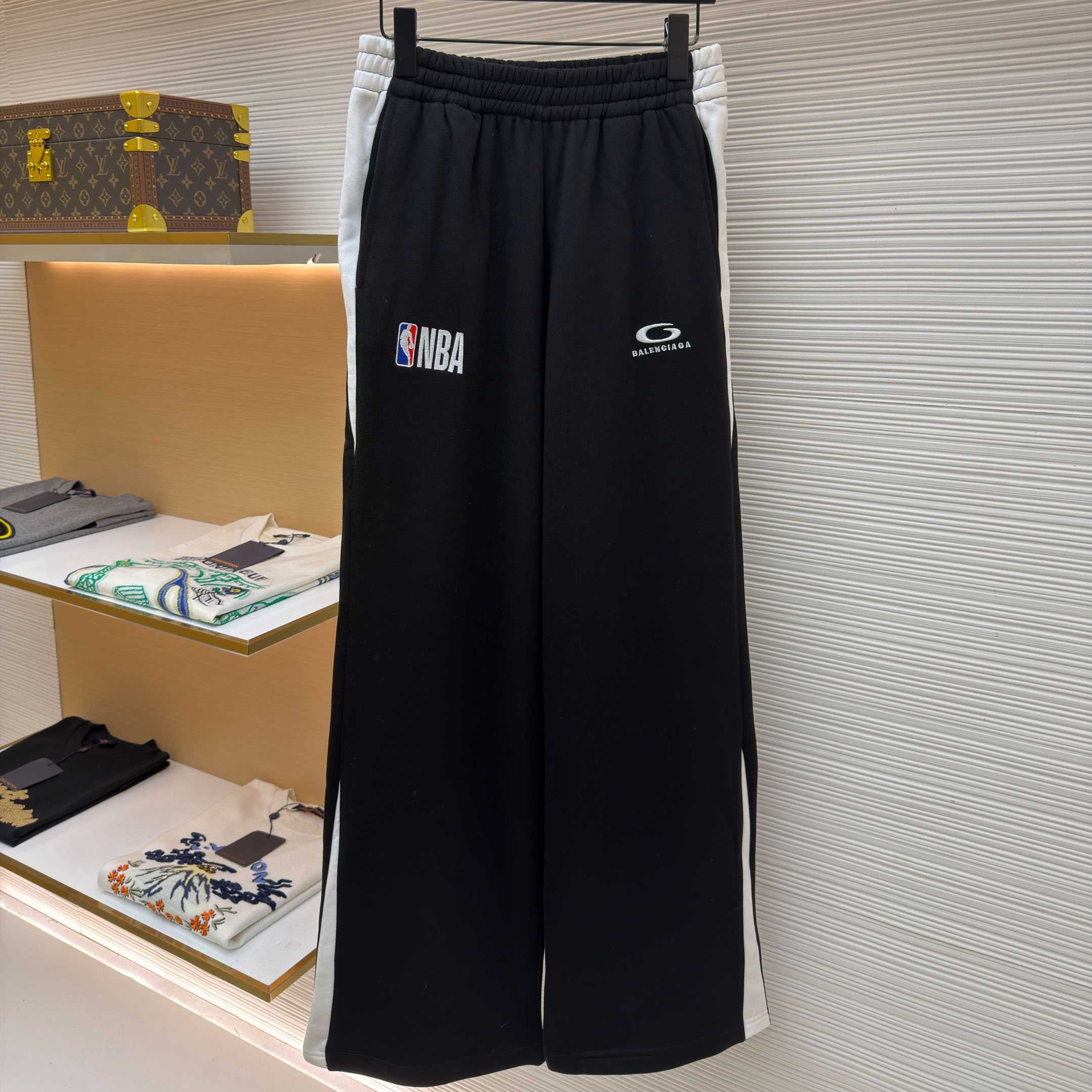 Balenciaga | Nba Collaboration Oversized Sweatpants In Black/White - DopestKickz