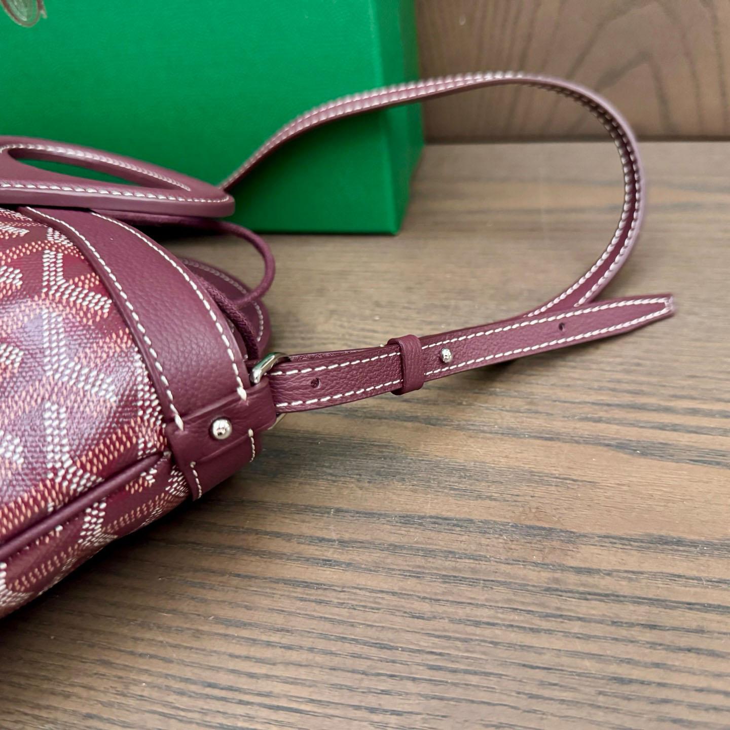 Goyard Beluga Mini Bag - DopestKickz