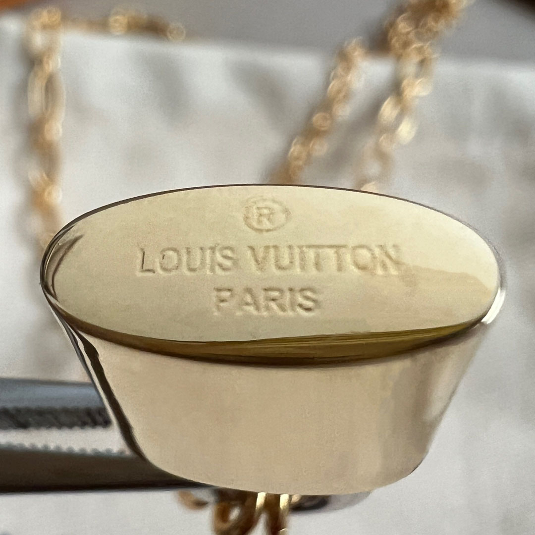 Louis Vuitton Silver Lockit Exclusive Gold Edition Pendant, Yellow Gold Q03918 - DopestKickz