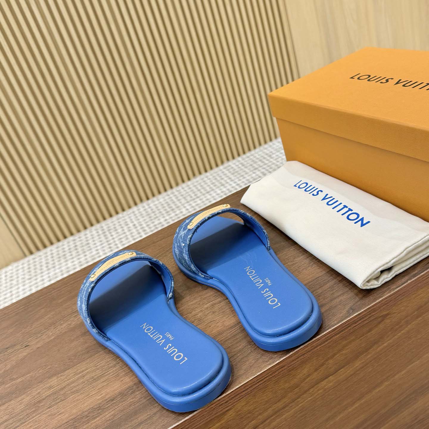 Louis Vuitton Lily Flat Mule   1AGX76 - DopestKickz