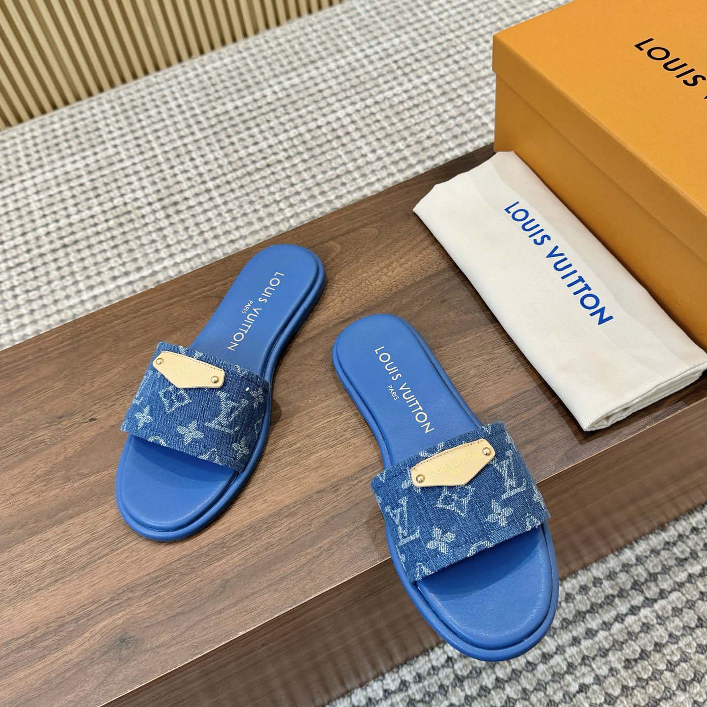 Louis Vuitton Lily Flat Mule   1AGX76 - DopestKickz