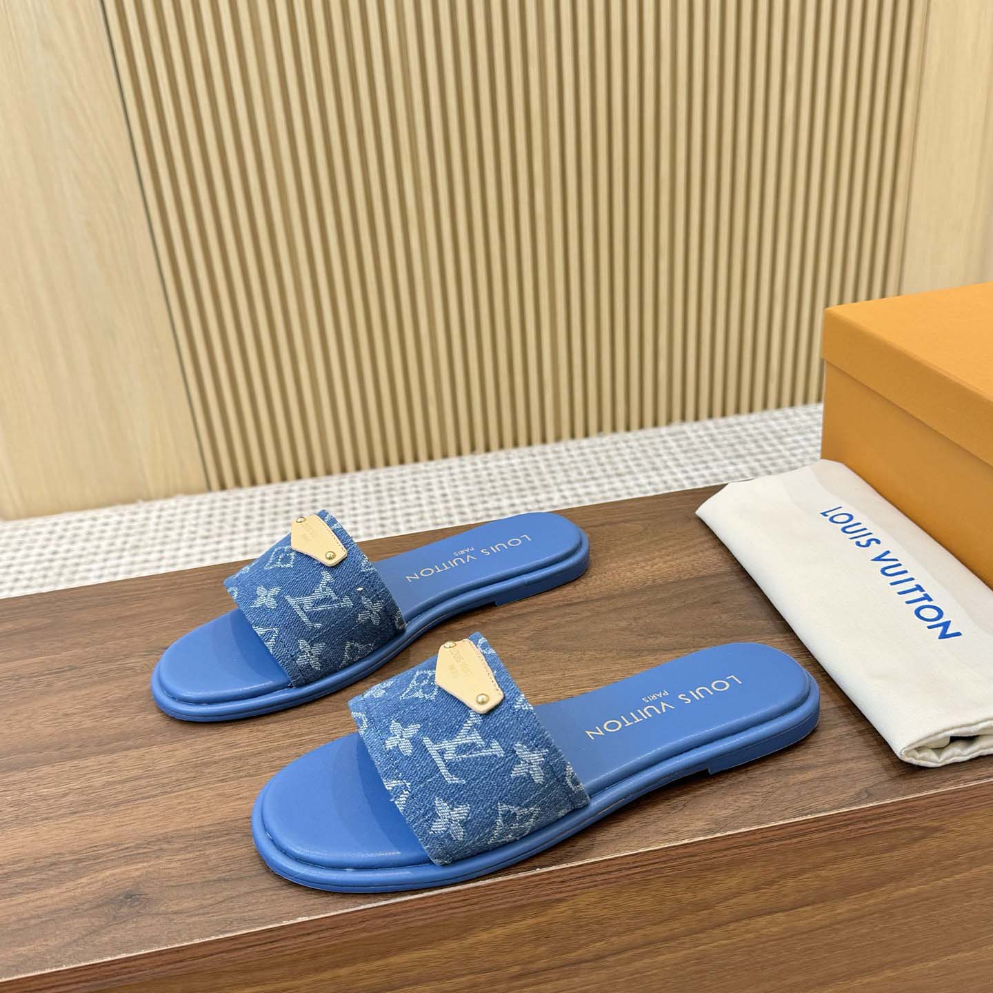 Louis Vuitton Lily Flat Mule   1AGX76 - DopestKickz