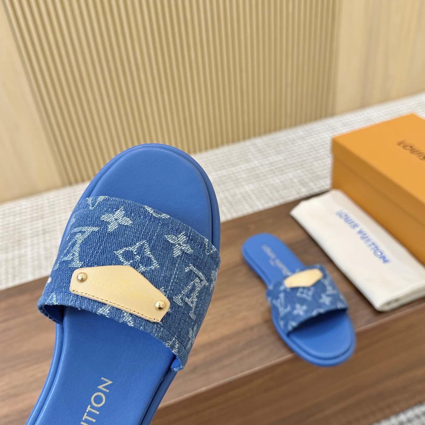 Louis Vuitton Lily Flat Mule   1AGX76 - DopestKickz