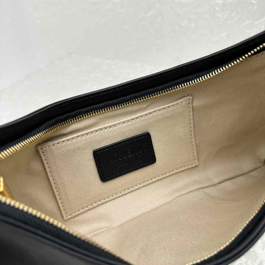 Jacquemus The Bisou Perle - DopestKickz