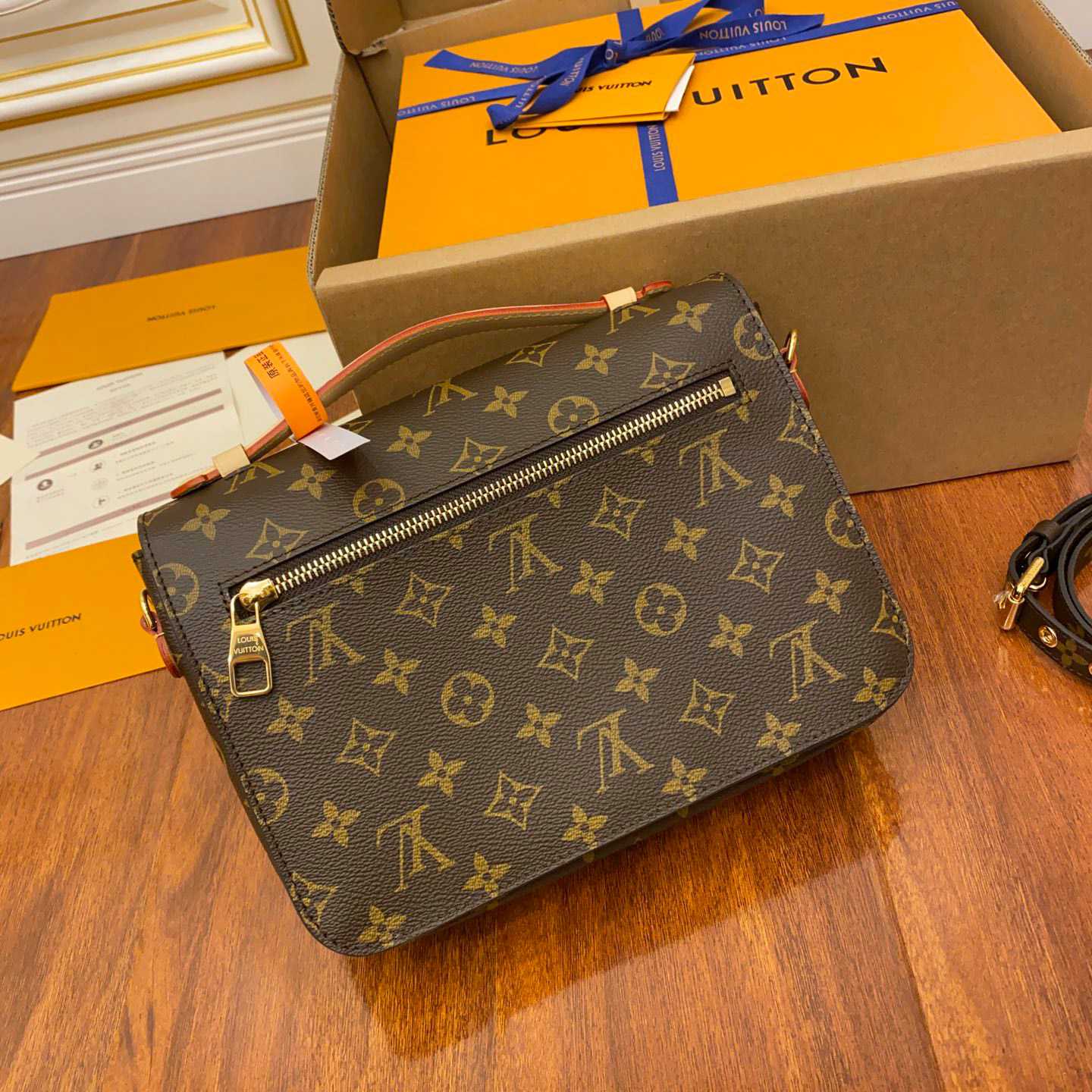 Louis Vuitton Pochette Métis M44875 - DopestKickz