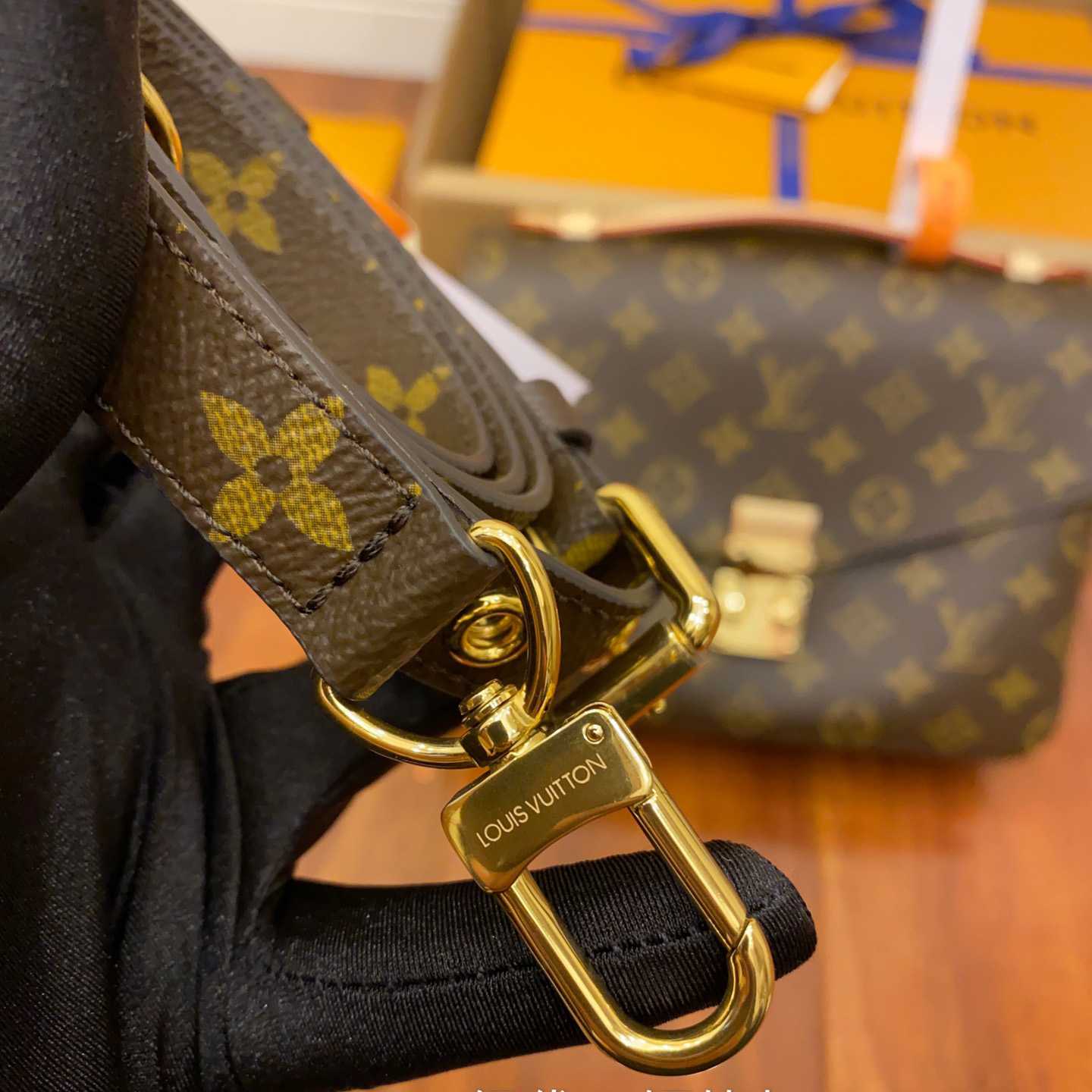Louis Vuitton Pochette Métis M44875 - DopestKickz