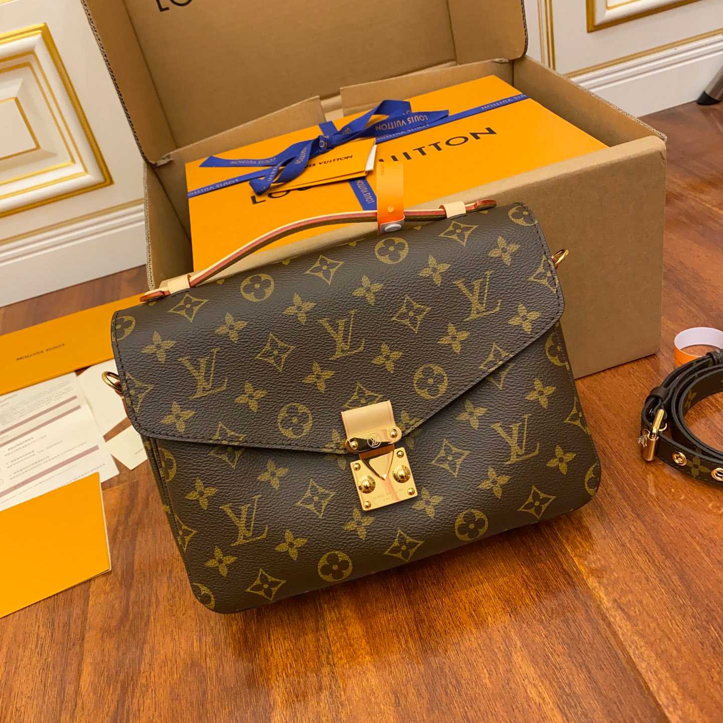 Louis Vuitton Pochette Métis M44875 - DopestKickz