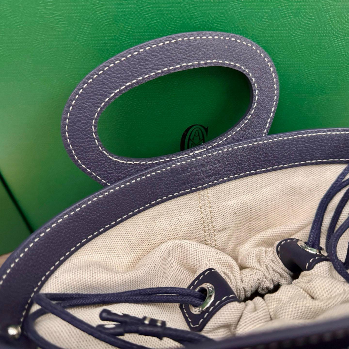 Goyard Beluga Mini Bag - DopestKickz