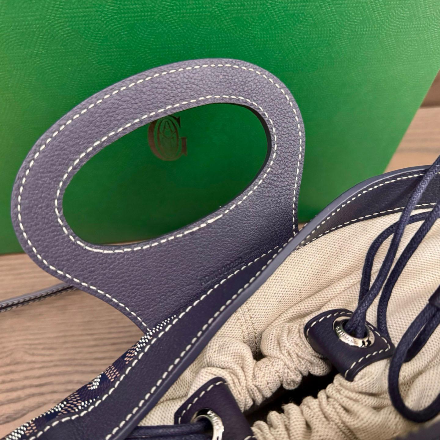 Goyard Beluga Mini Bag - DopestKickz