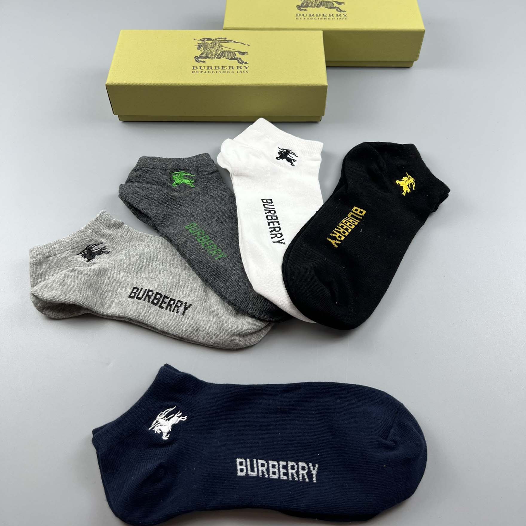 Burberry Socks /Box - DopestKickz