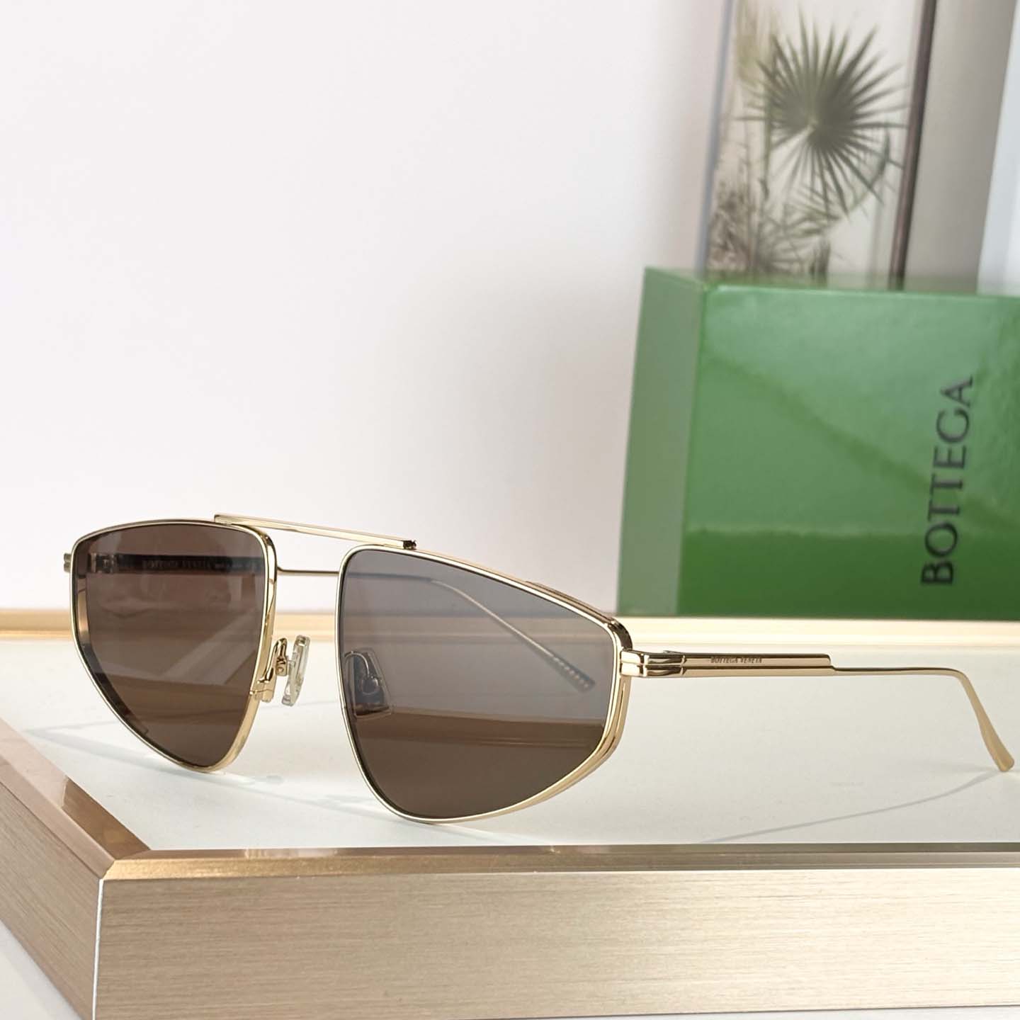 Bottega Veneta Classic Aviator Sunglasses   BV1466S - DopestKickz